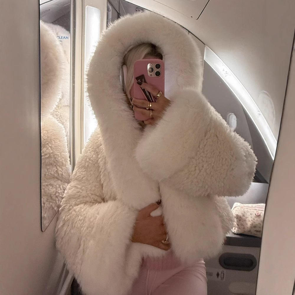 Women's short jacket made of voluminous faux fur with XXL hood and ball sleeves Chichicherry - Chichicherry