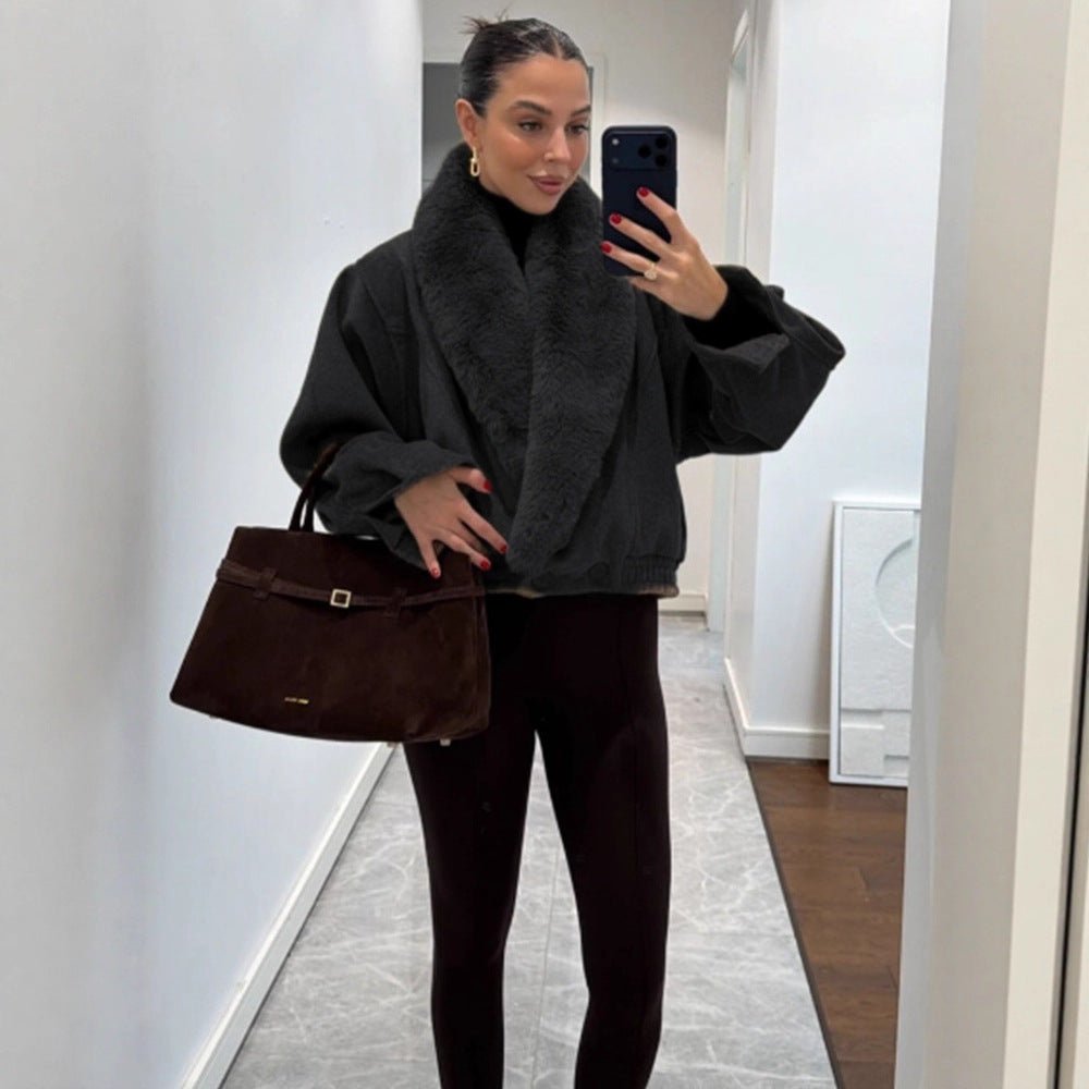 Women’s short jacket with voluminous faux fur shawl collar and elastic hem Chichicherry - Chichicherry