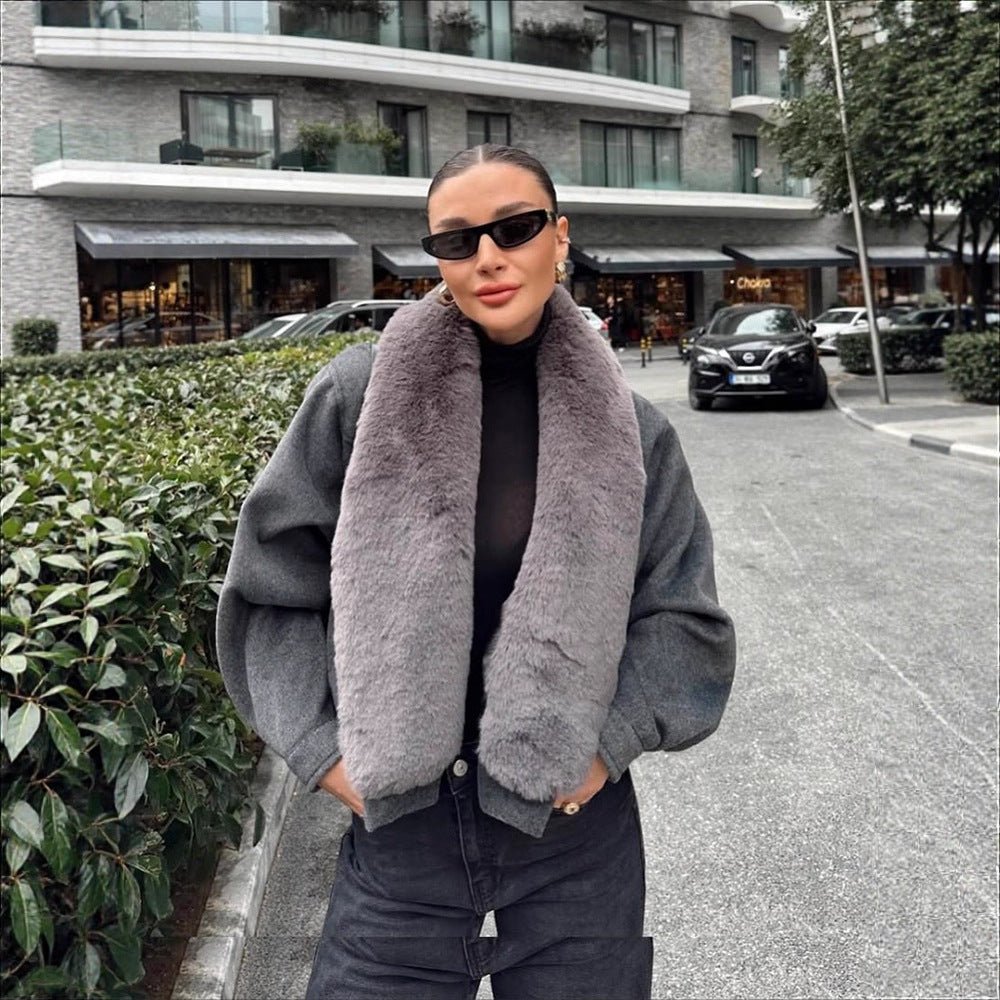 Women’s short jacket with voluminous faux fur shawl collar and elastic hem Chichicherry - Chichicherry