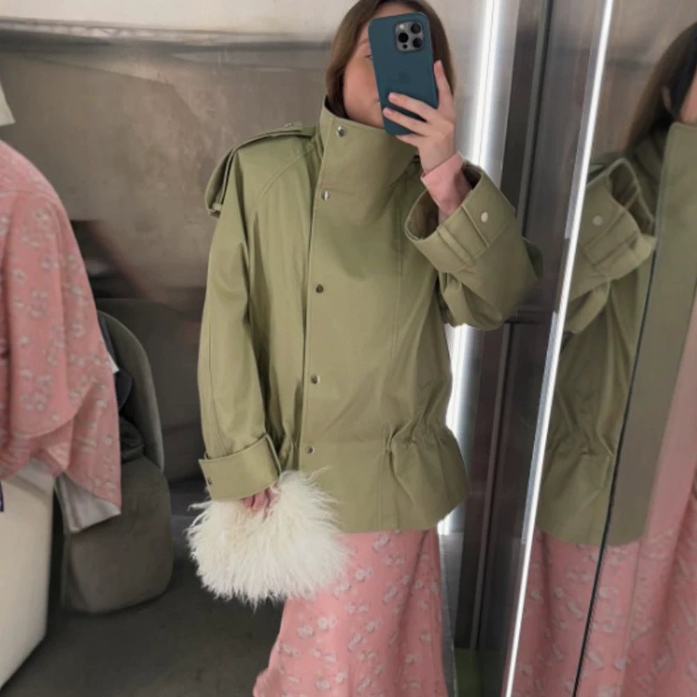 Women's short parka with high stand-up collar, shoulder flaps and adjustable drawstring Chichicherry - Chichicherry