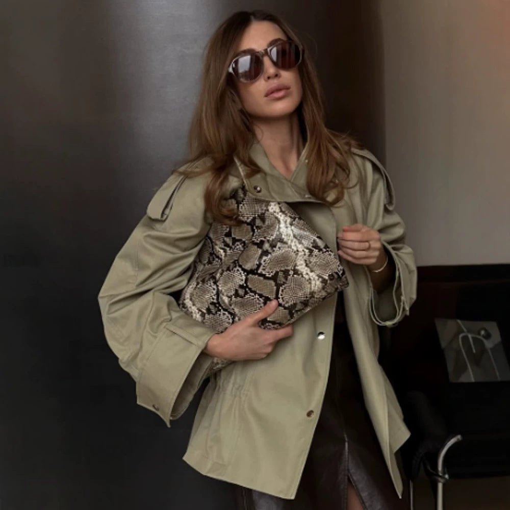 Women's short parka with high stand-up collar, shoulder flaps and adjustable drawstring Chichicherry - Chichicherry