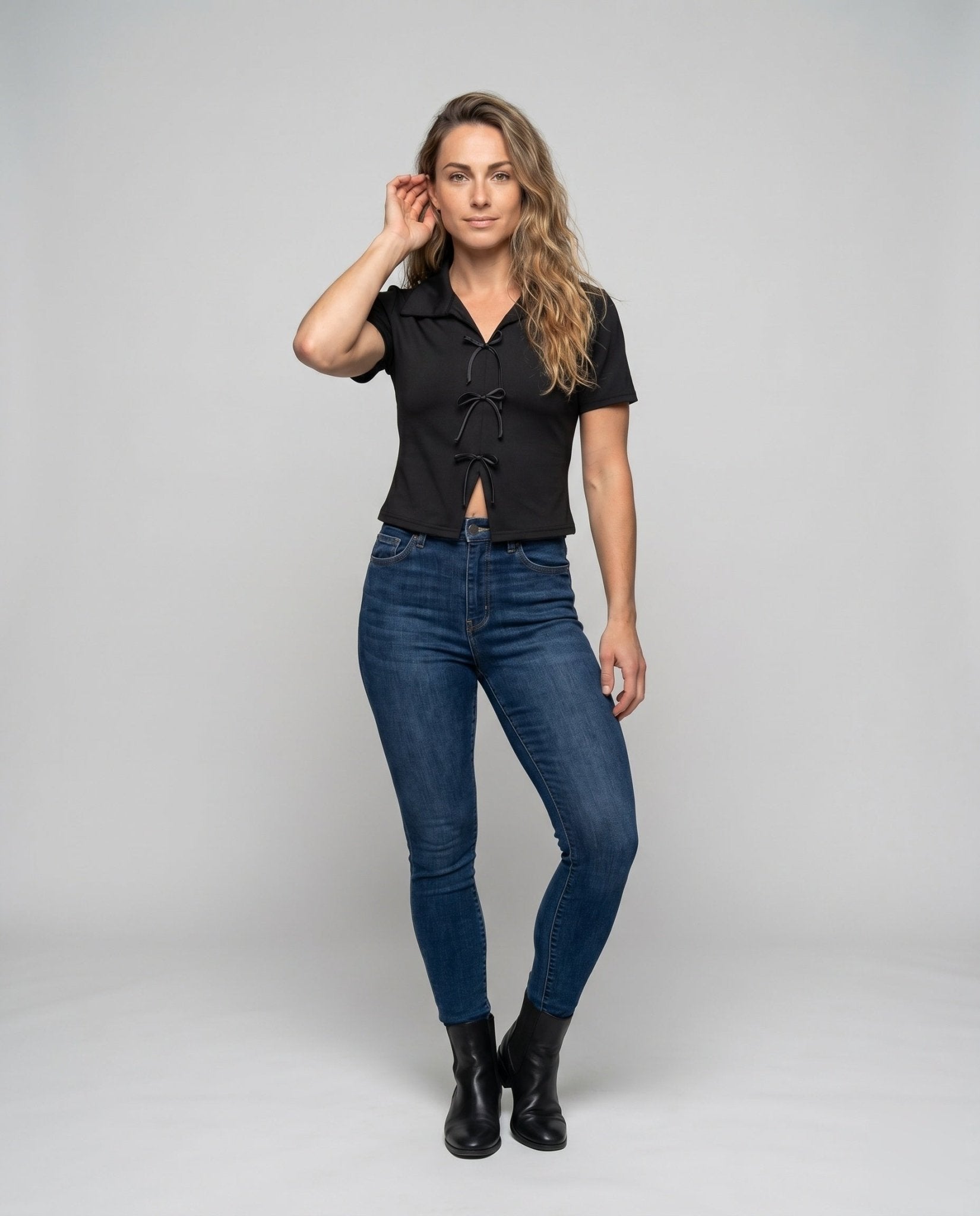Women's Short Sleeve Blouse with Refined Ties and Classic Collar - Chichicherry