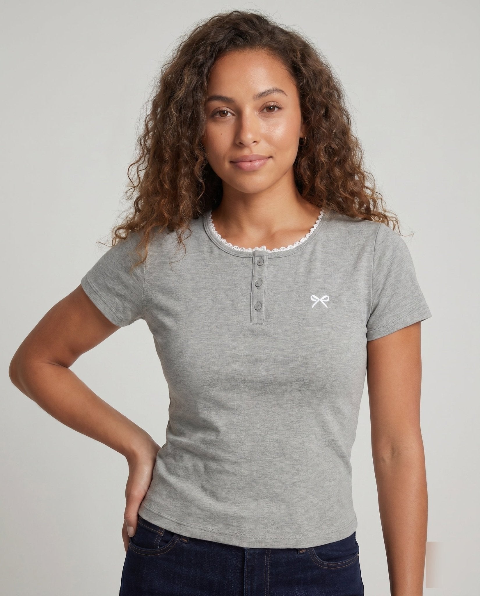 Women's short sleeve shirt with elegant collar and playful buttons - Chichicherry