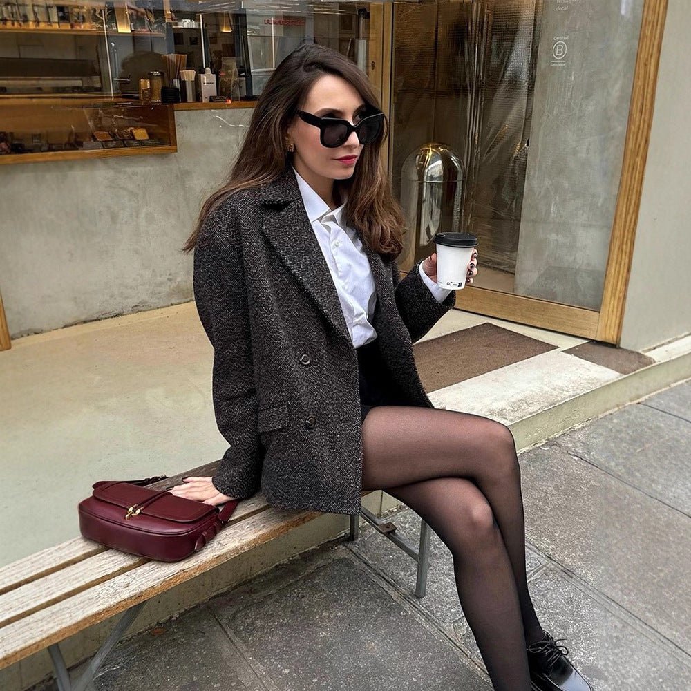 Women's Short Tailored Double-Breasted Blazer made of Boucle Tweed Chichicherry - Chichicherry