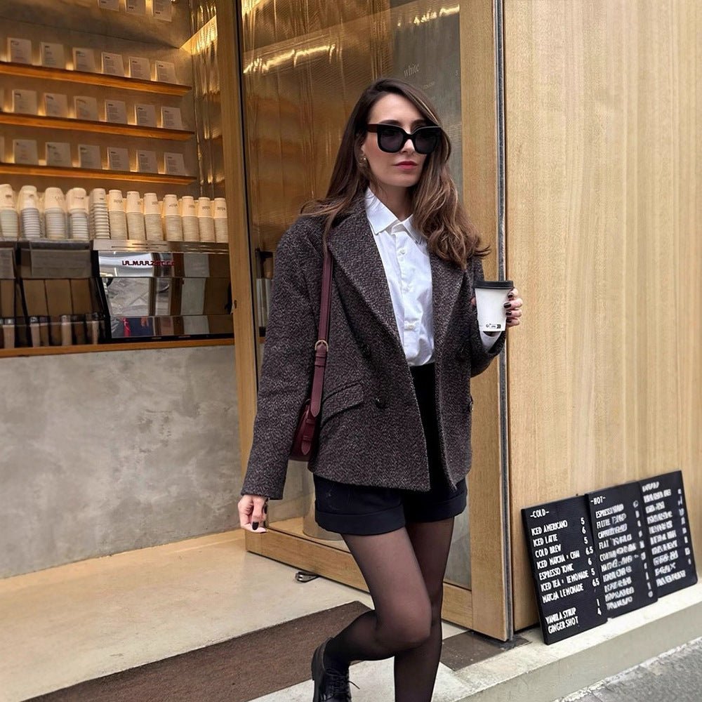 Women's Short Tailored Double-Breasted Blazer made of Boucle Tweed Chichicherry - Chichicherry