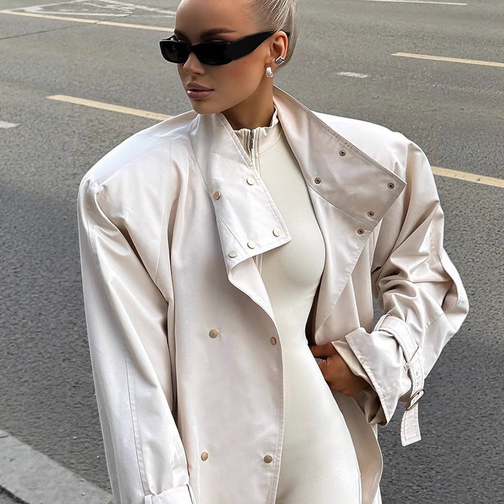 Women’s short trench coat in oversized look with extra wide lapel and snap button closure Chichicherry - Chichicherry