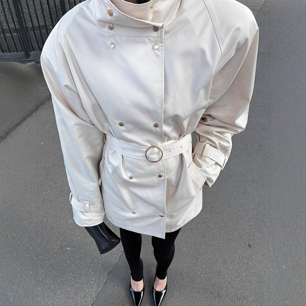 Women’s short trench coat in oversized look with extra wide lapel and snap button closure Chichicherry - Chichicherry