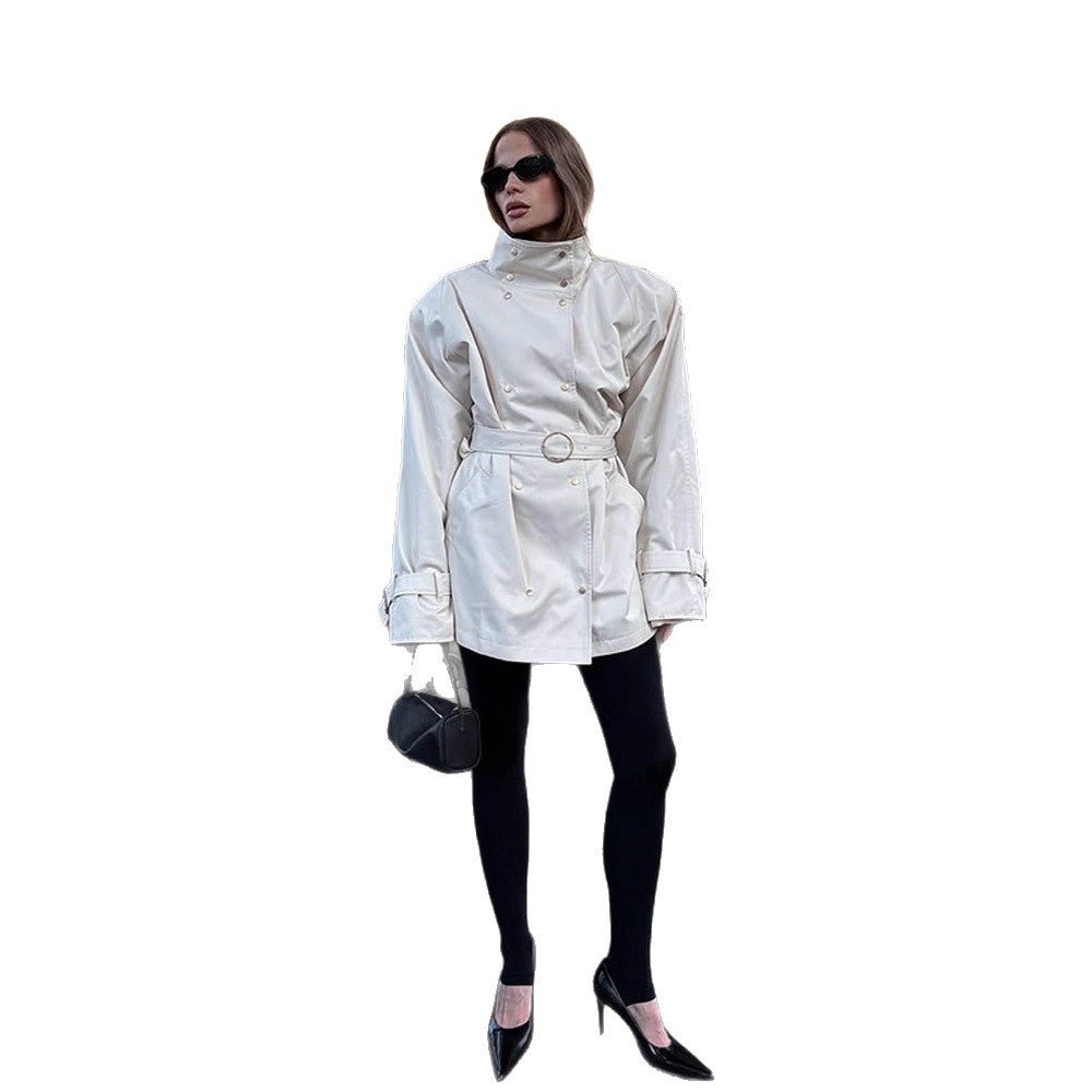 Women’s short trench coat in oversized look with extra wide lapel and snap button closure Chichicherry - Chichicherry