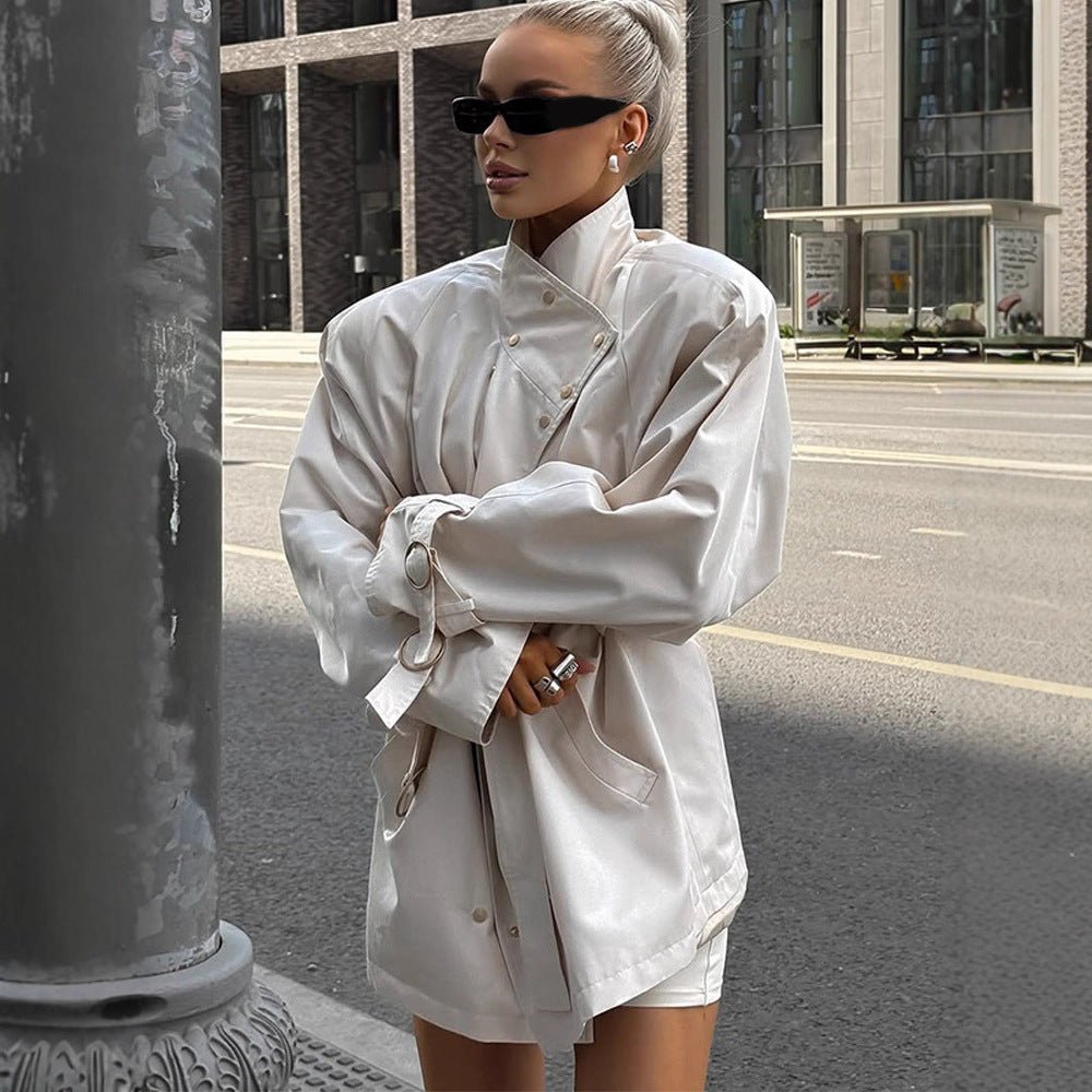 Women’s short trench coat in oversized look with extra wide lapel and snap button closure Chichicherry - Chichicherry