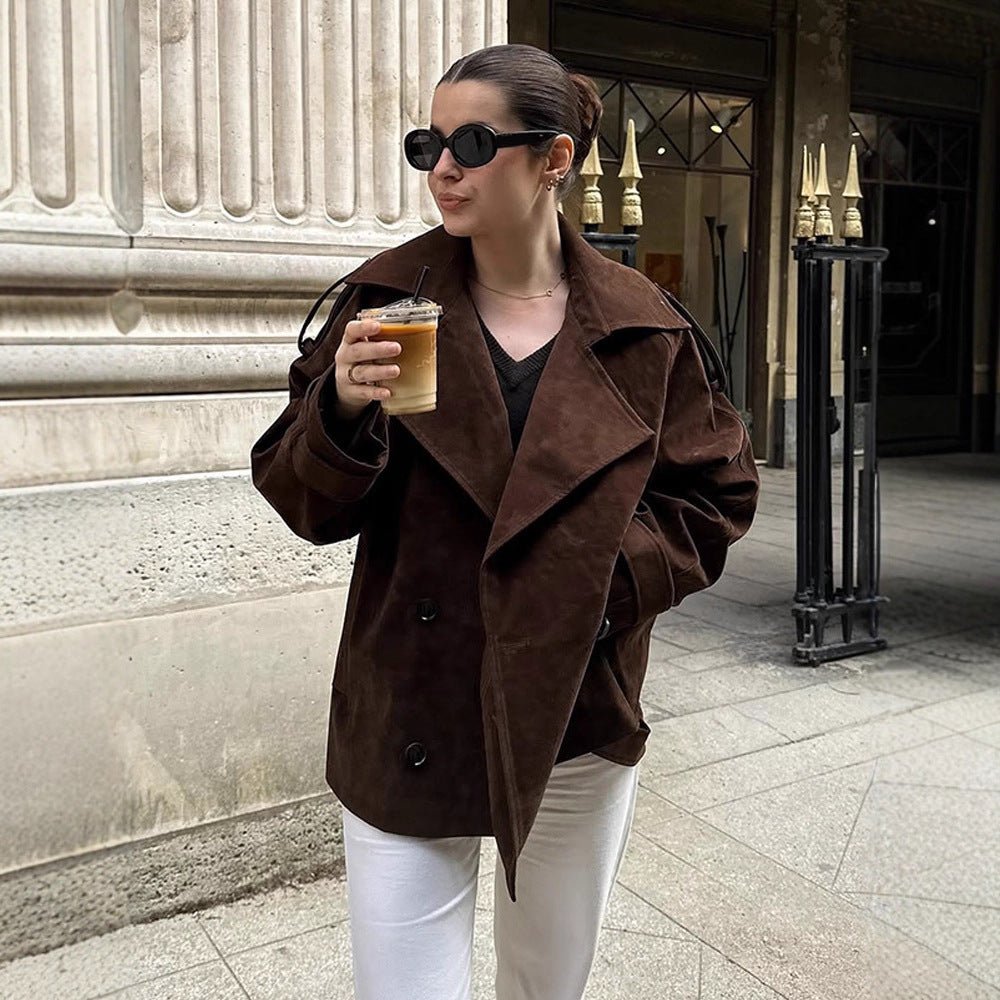 Women's short trench coat in suede look with wide lapels and boxy silhouette Chichicherry - Chichicherry