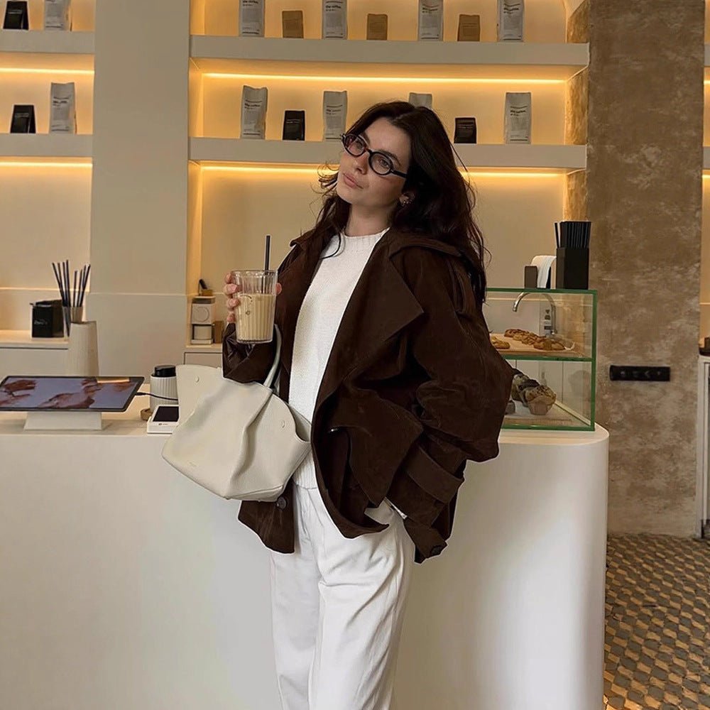 Women's short trench coat in suede look with wide lapels and boxy silhouette Chichicherry - Chichicherry