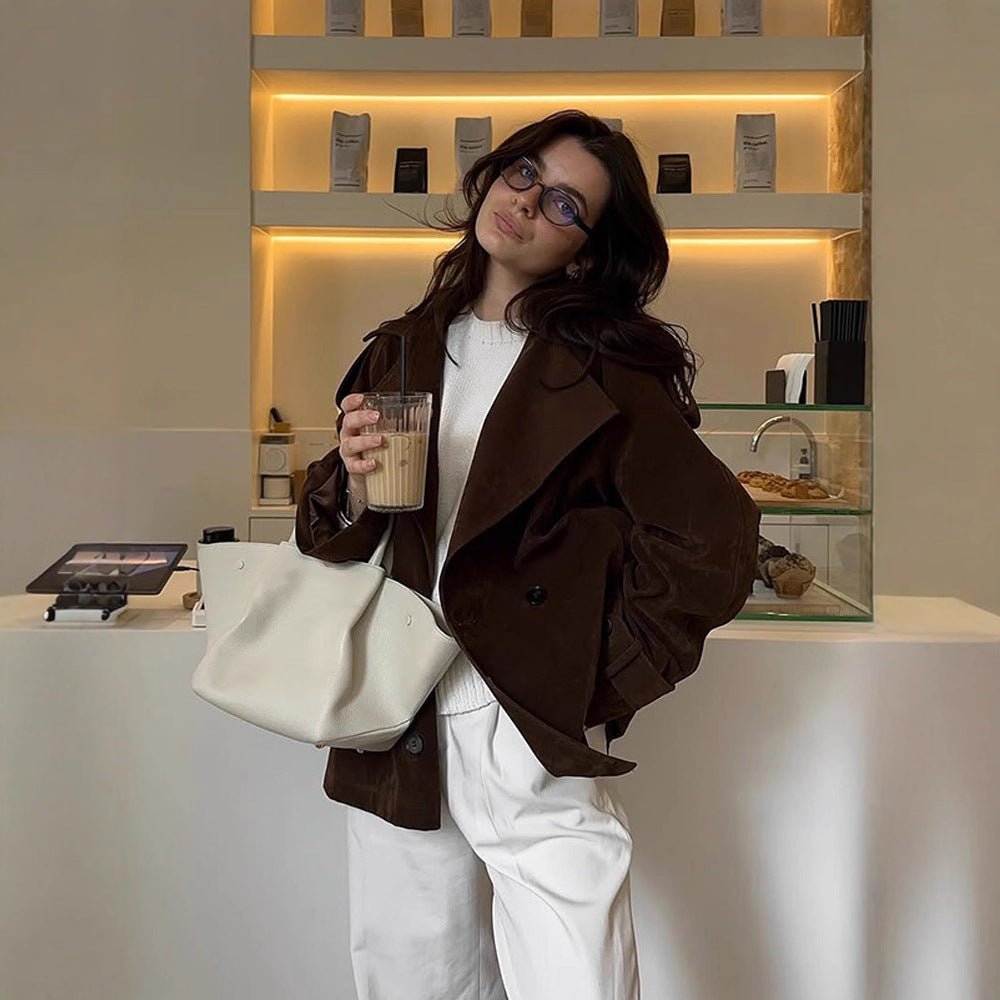 Women's short trench coat in suede look with wide lapels and boxy silhouette Chichicherry - Chichicherry