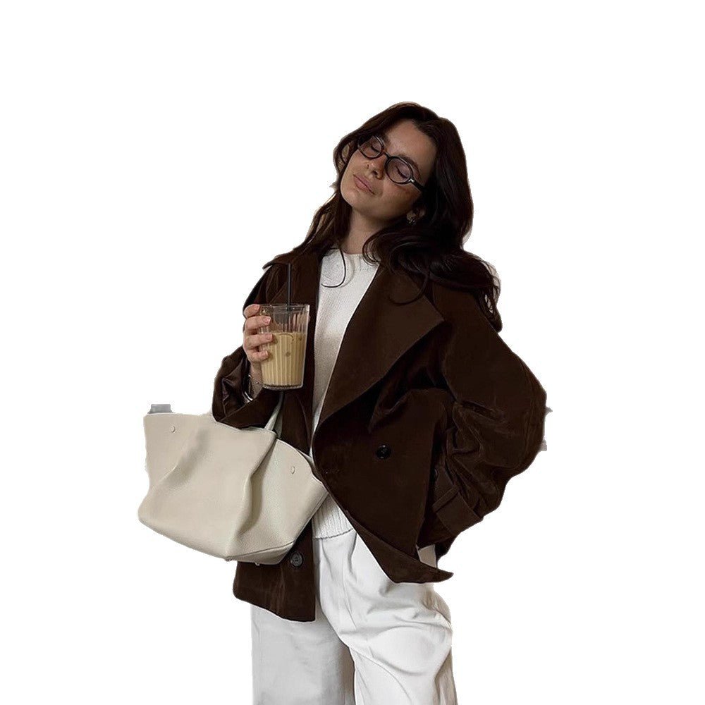 Women's short trench coat in suede look with wide lapels and boxy silhouette Chichicherry - Chichicherry