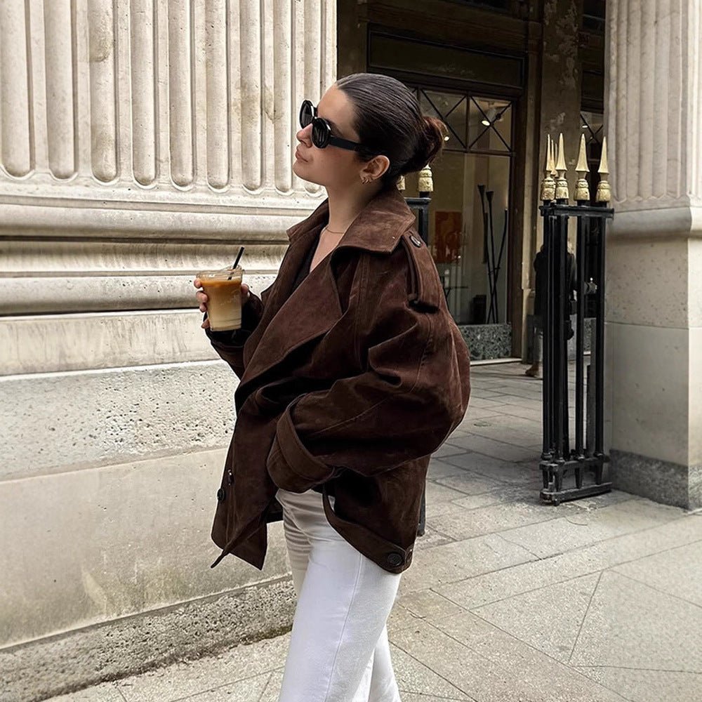 Women's short trench coat in suede look with wide lapels and boxy silhouette Chichicherry - Chichicherry