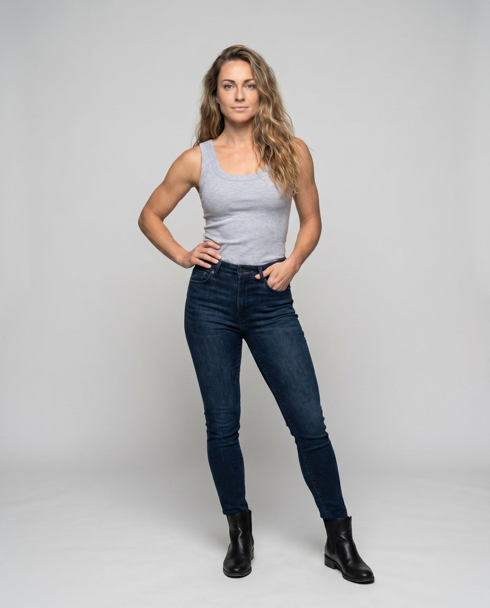 Women's sleeveless cotton tank top with wide waistband and figure-hugging cut - Chichicherry