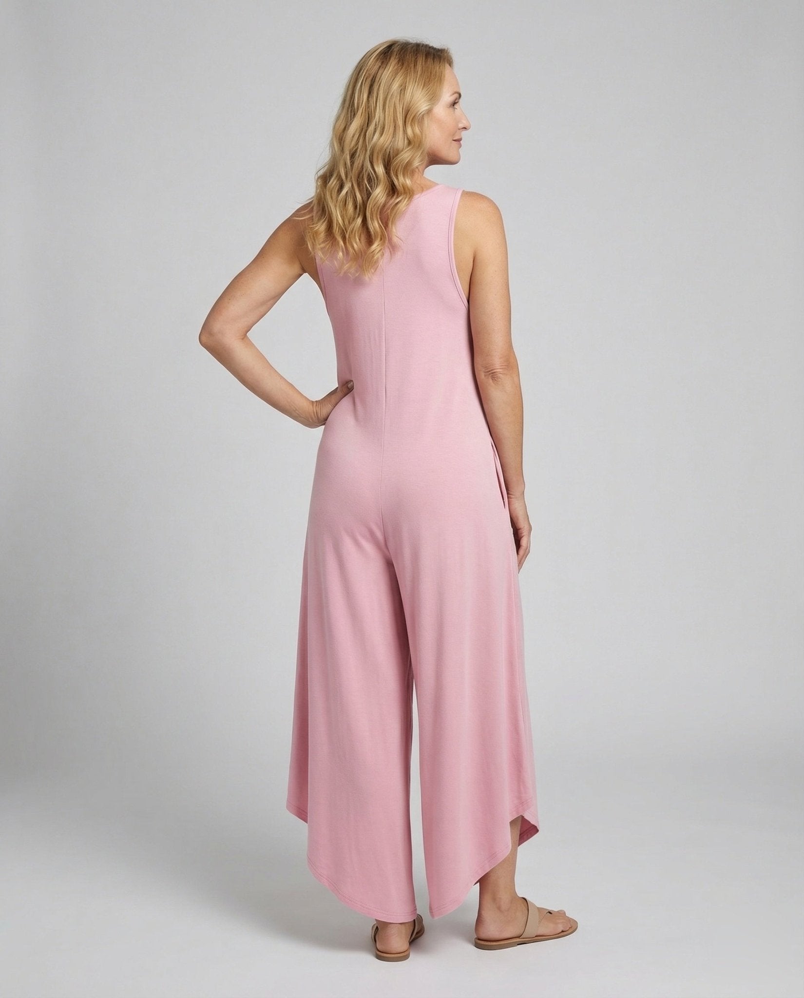 Women's Sleeveless Jumpsuit with V-Neck - Chichicherry