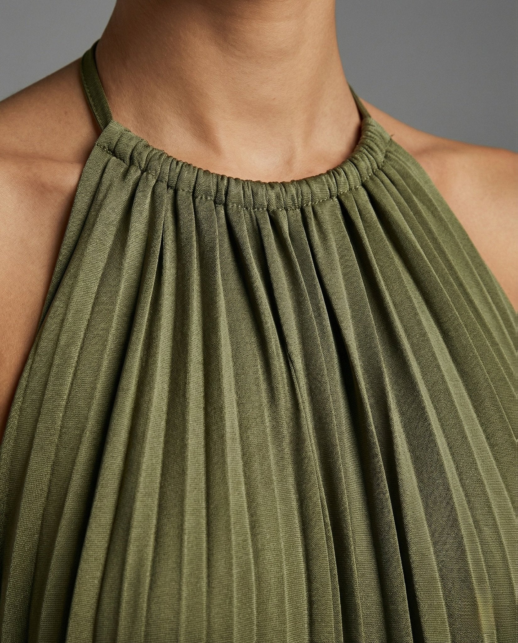 Women's Sleeveless Pleated Maxi Dress with Standing Collar - Chichicherry