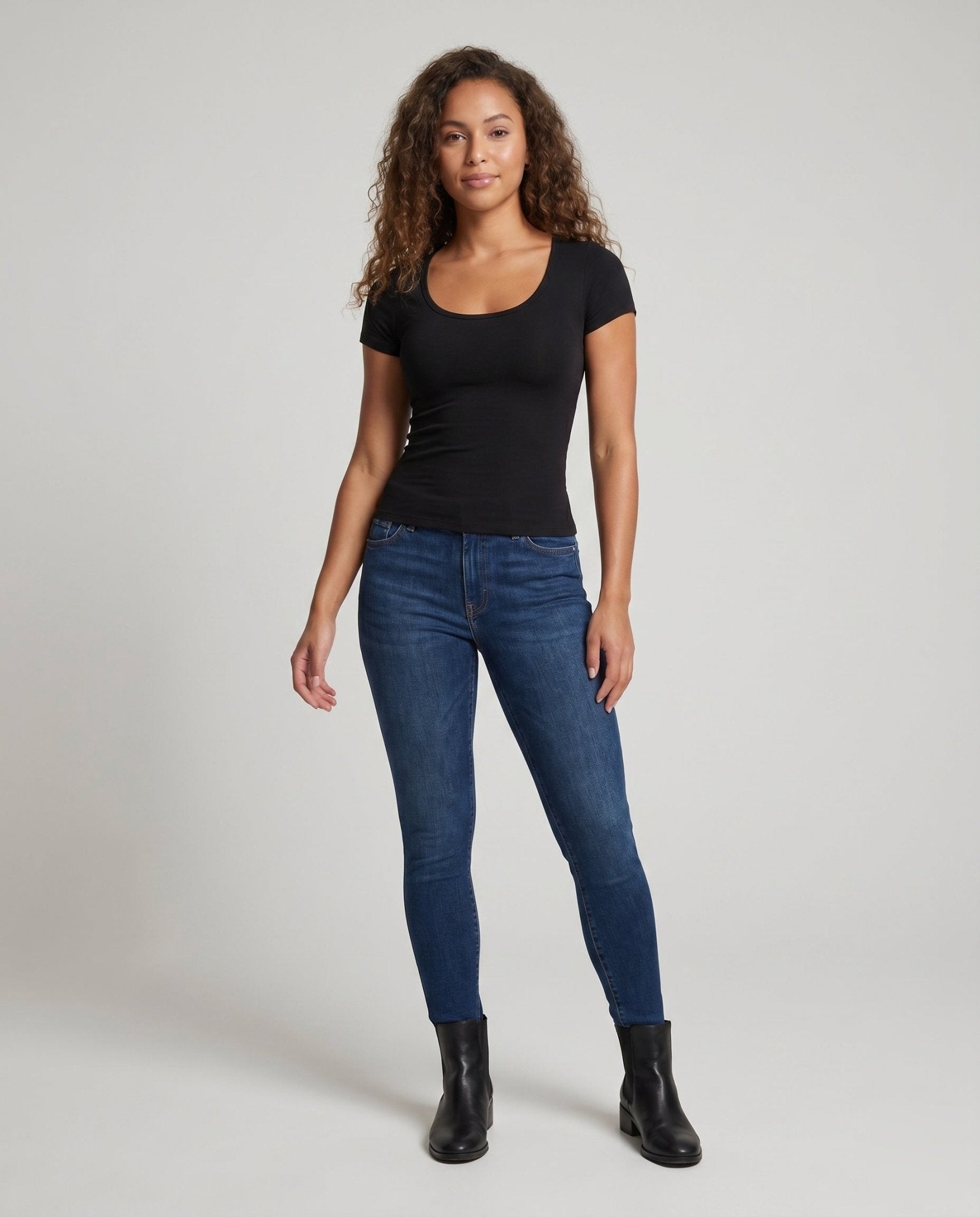 Women's Slim Fit T-Shirt with short cut and classic round neck - Chichicherry