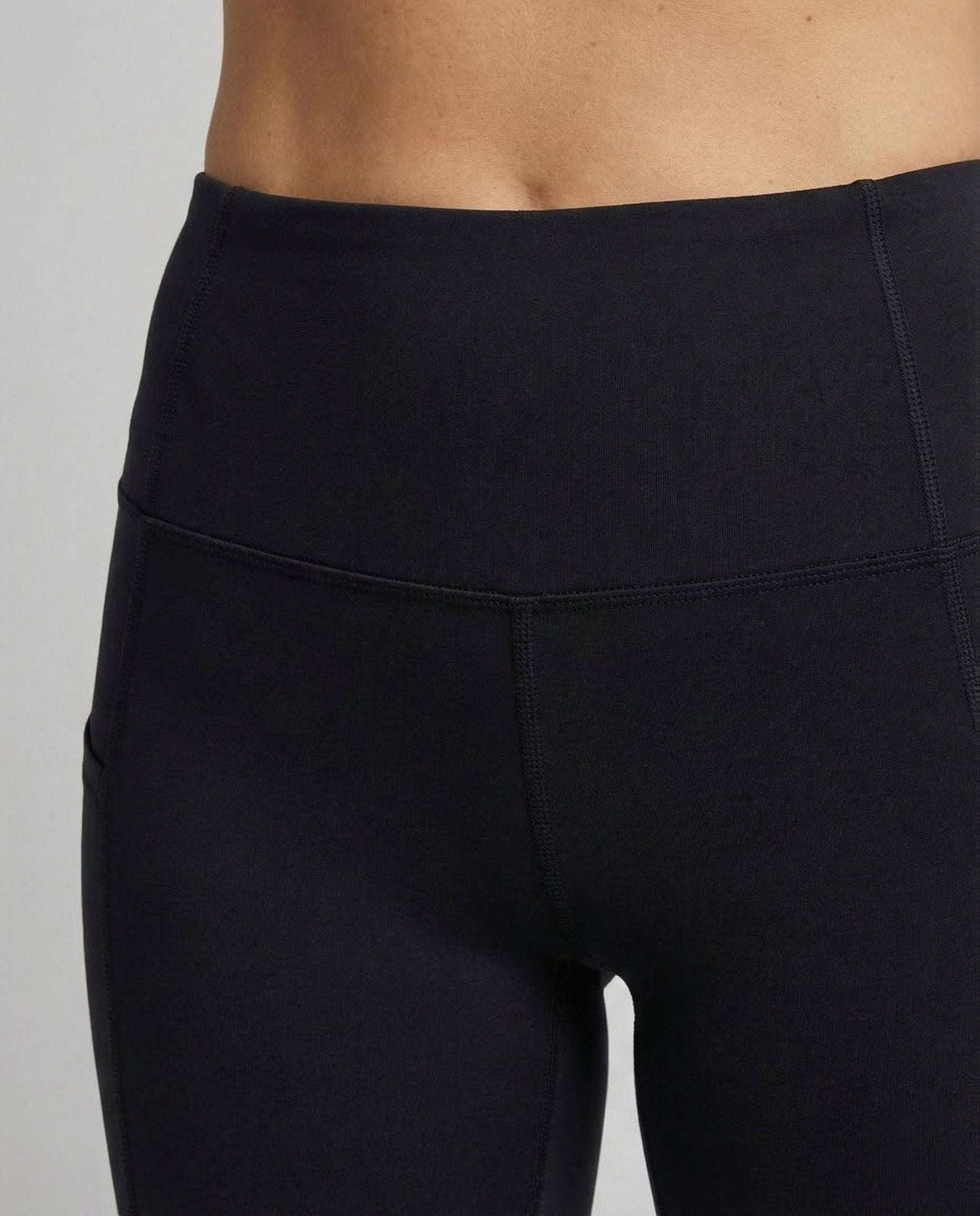 Women's Sports Shorts Compression Phone Pocket - Chichicherry