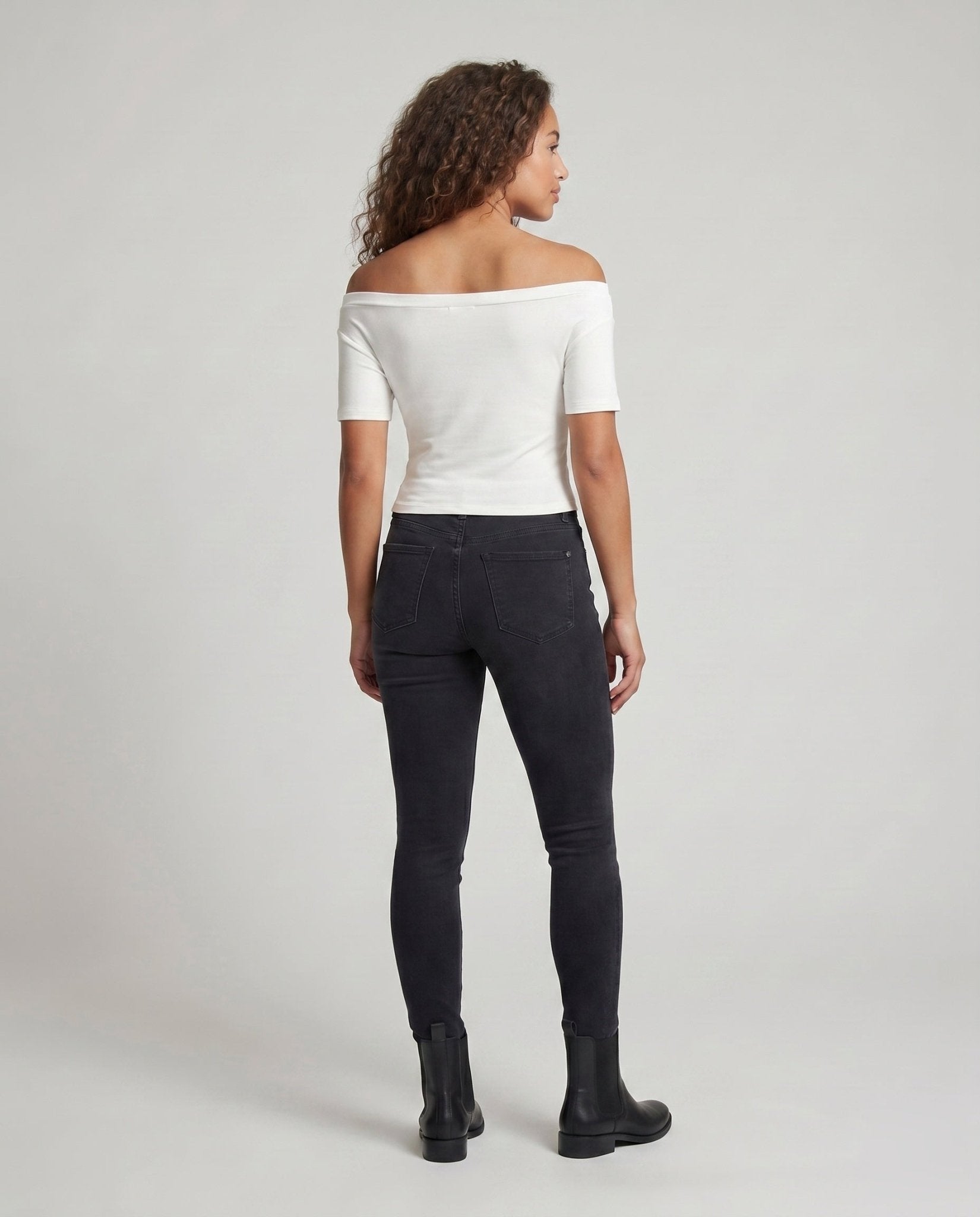 Women's Sporty Crop Top with Knot Design - Chichicherry