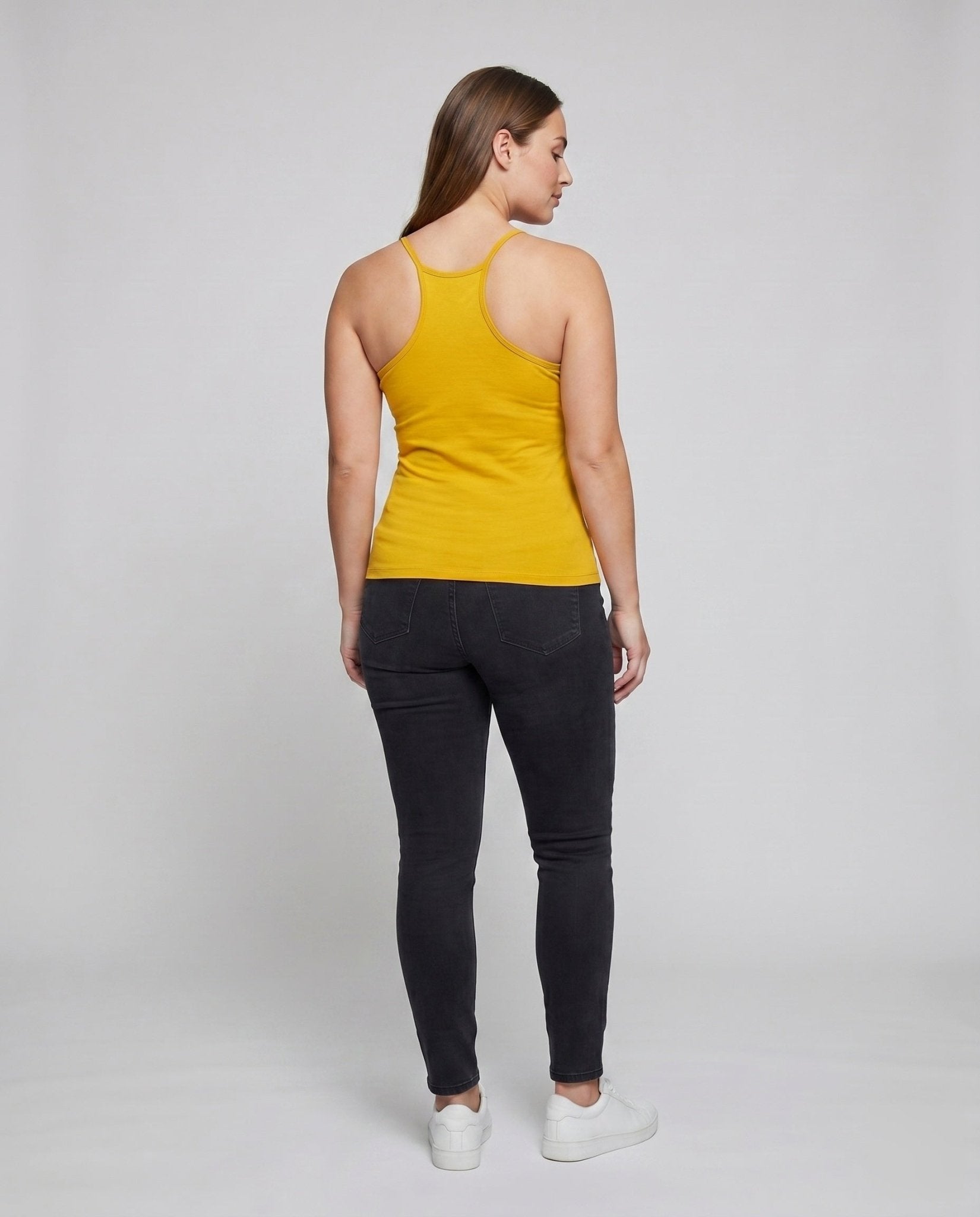 Women's sporty tank top in a modern cut - Chichicherry