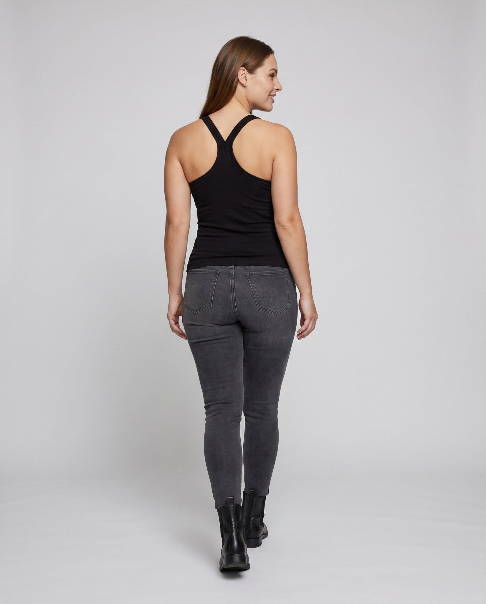Women's sporty tank top with elastic straps and racerback design - Chichicherry