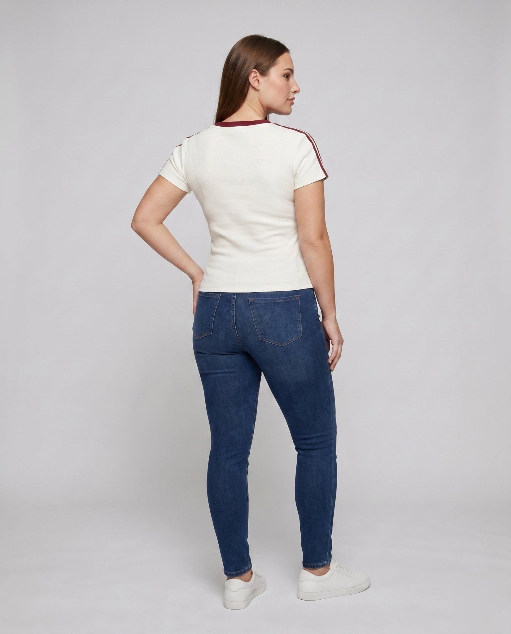 Women's sporty V-neck T-shirt with ruffle details - Chichicherry