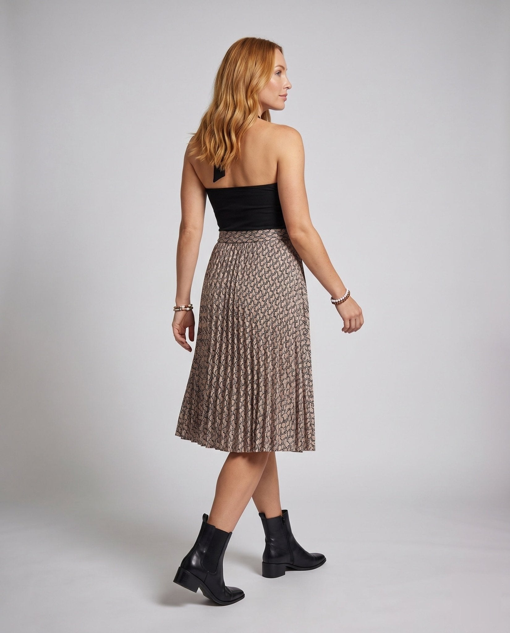 Women's summery midi dress with elegant belt detail and floral pattern - Chichicherry