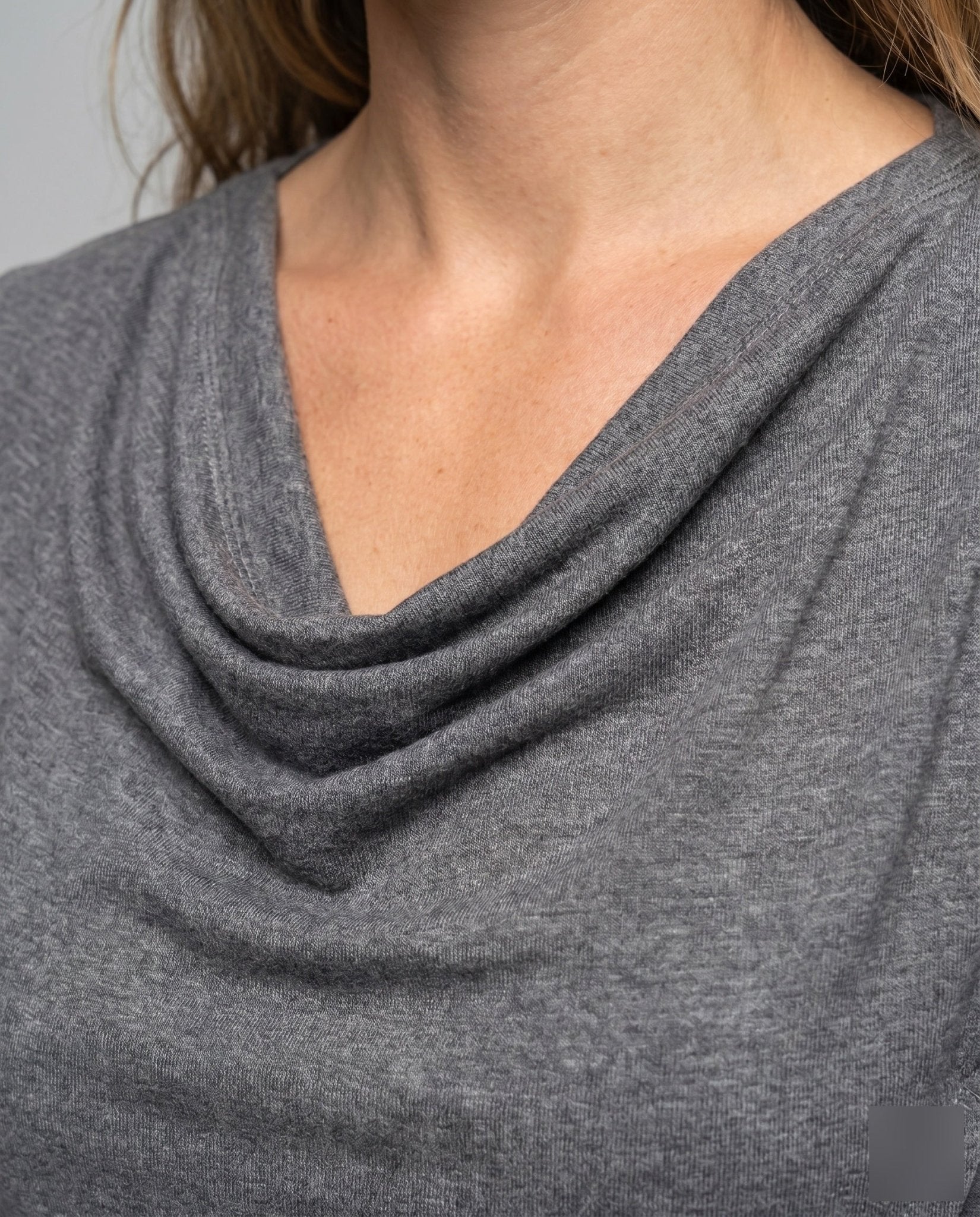 Women's T-shirt with asymmetrical cut and decorative buttons - Chichicherry