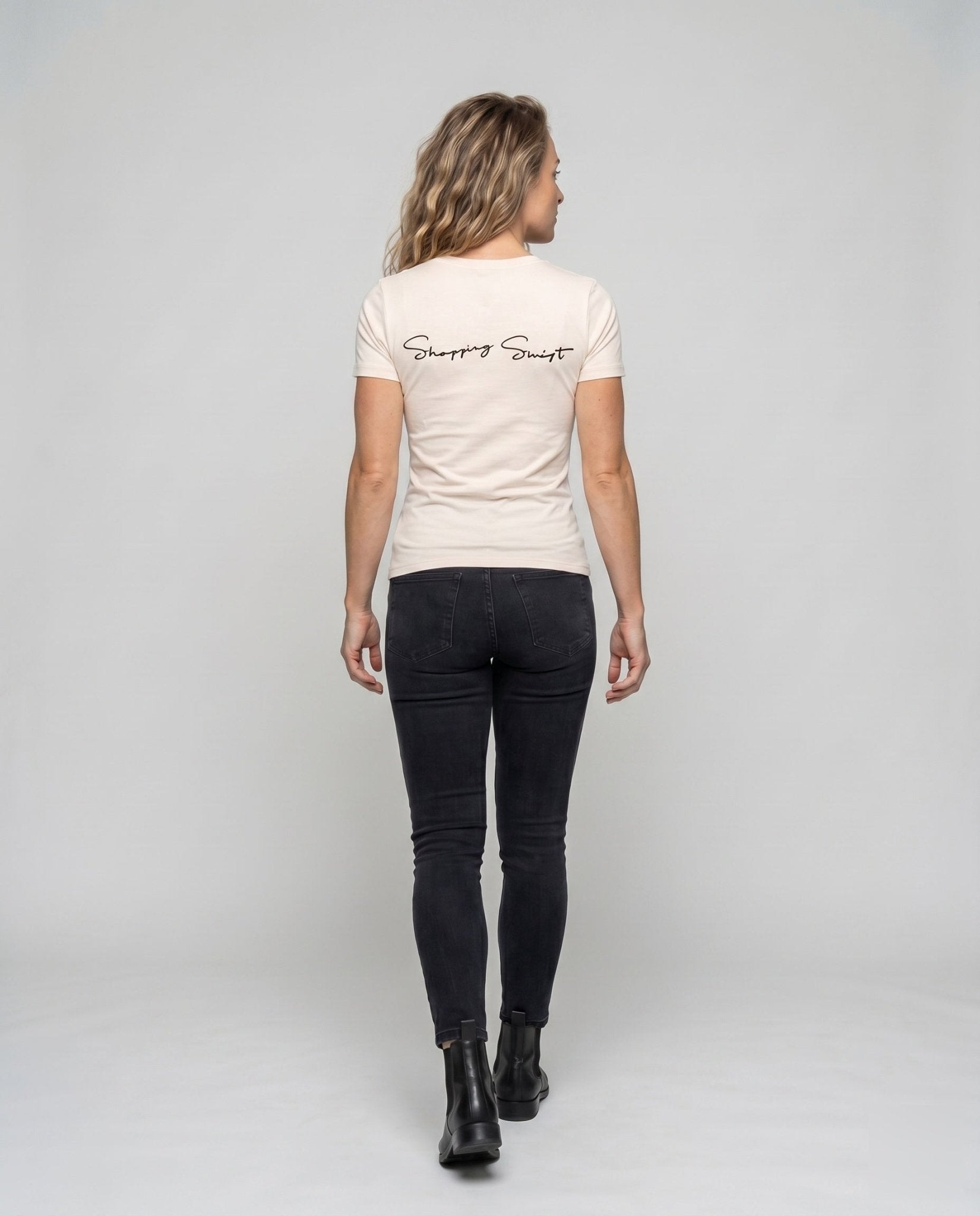 Women's T-shirt with creative lettering and fitted cut - Chichicherry