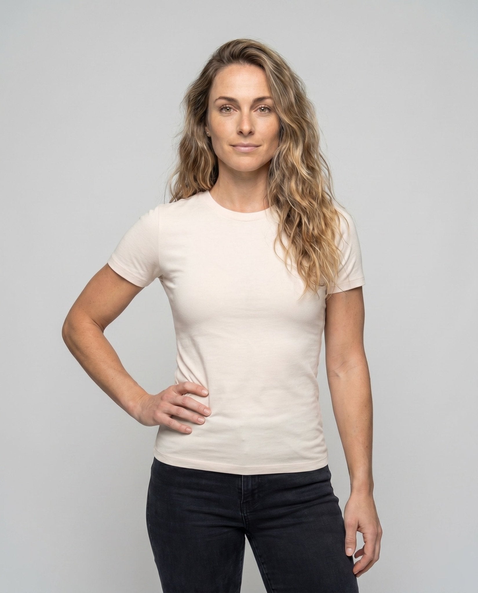 Women's T-shirt with creative lettering and fitted cut - Chichicherry