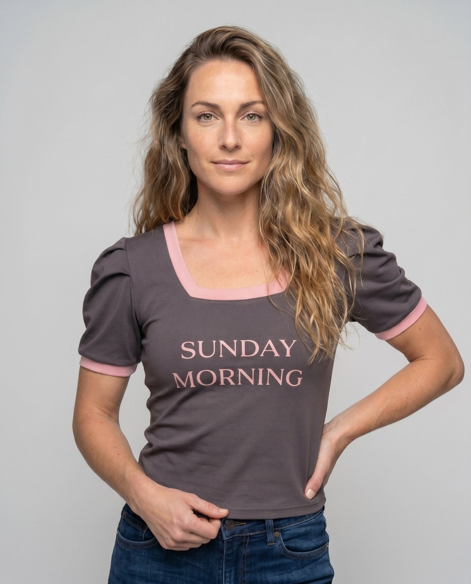 Women's T-shirt with creative lettering and puff sleeve design - Chichicherry