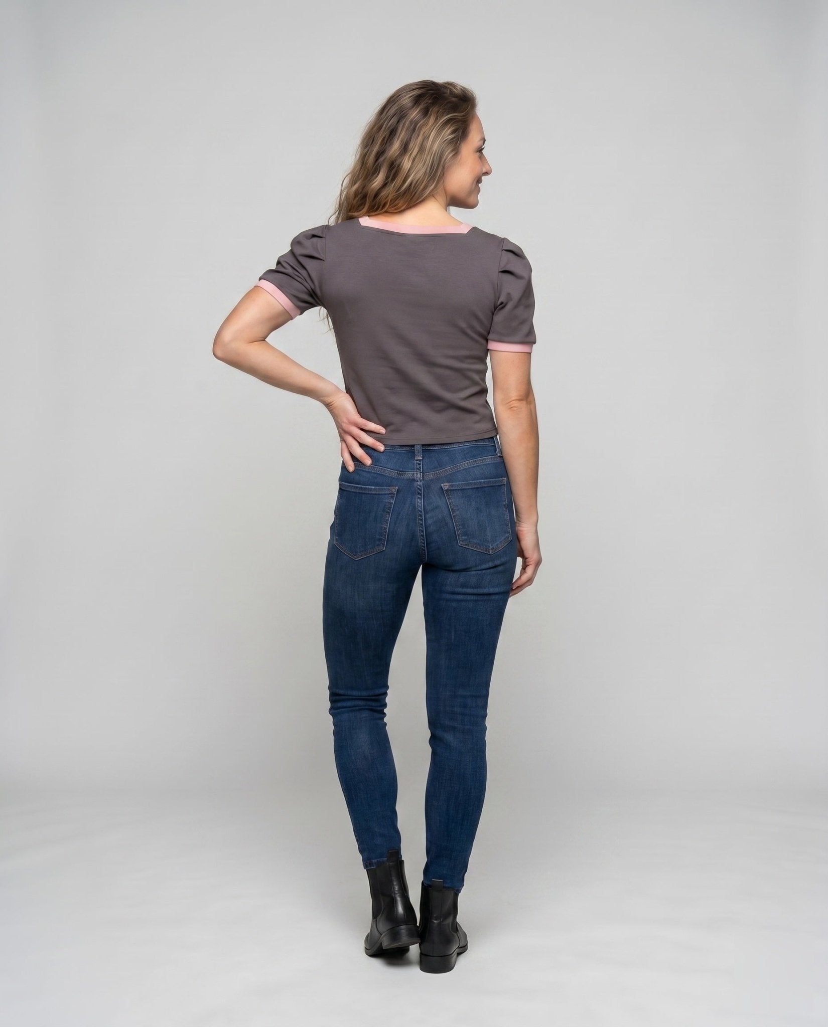 Women's T-shirt with creative lettering and puff sleeve design - Chichicherry