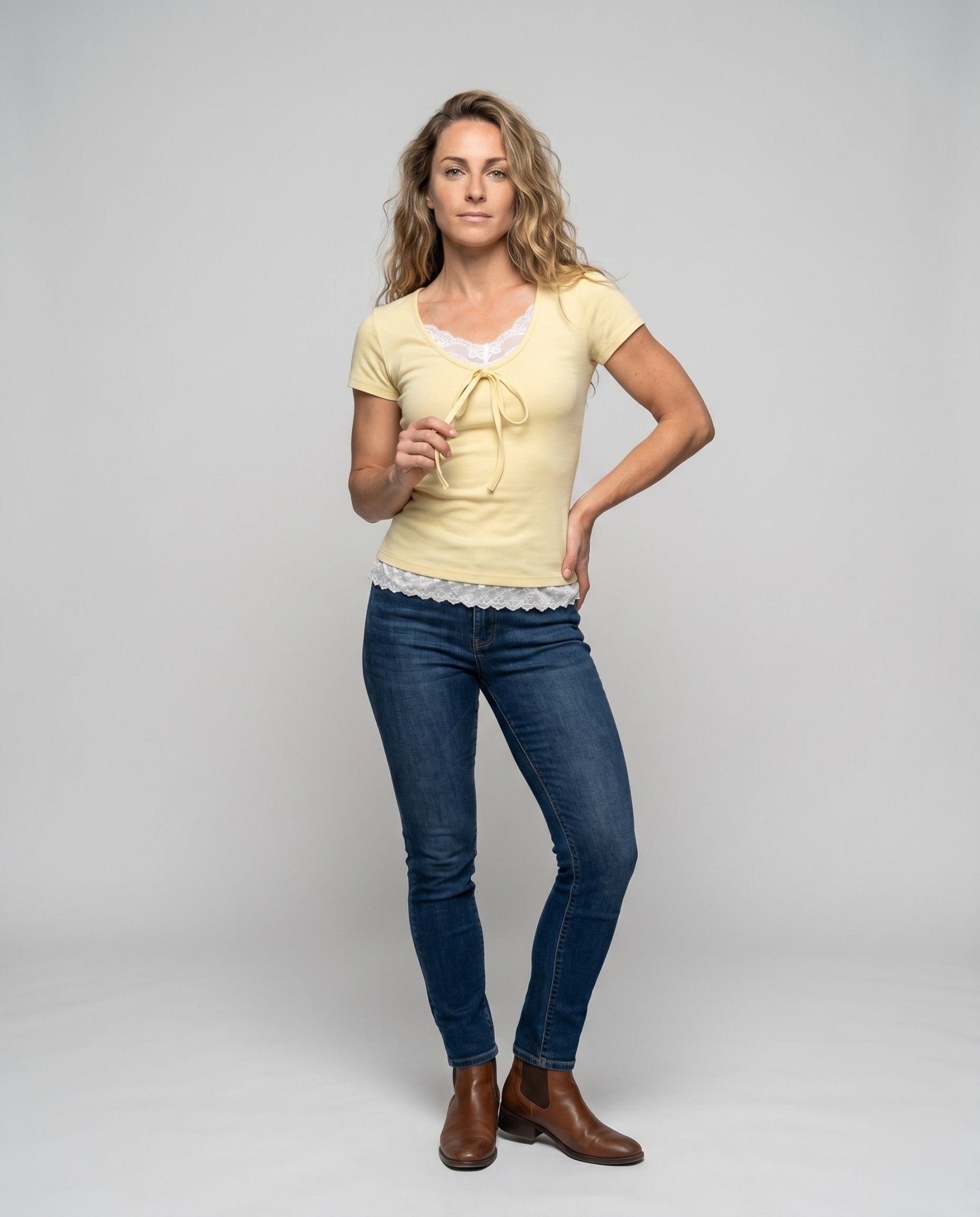Women’s T-shirt with decorative bow and lace underlay - Chichicherry