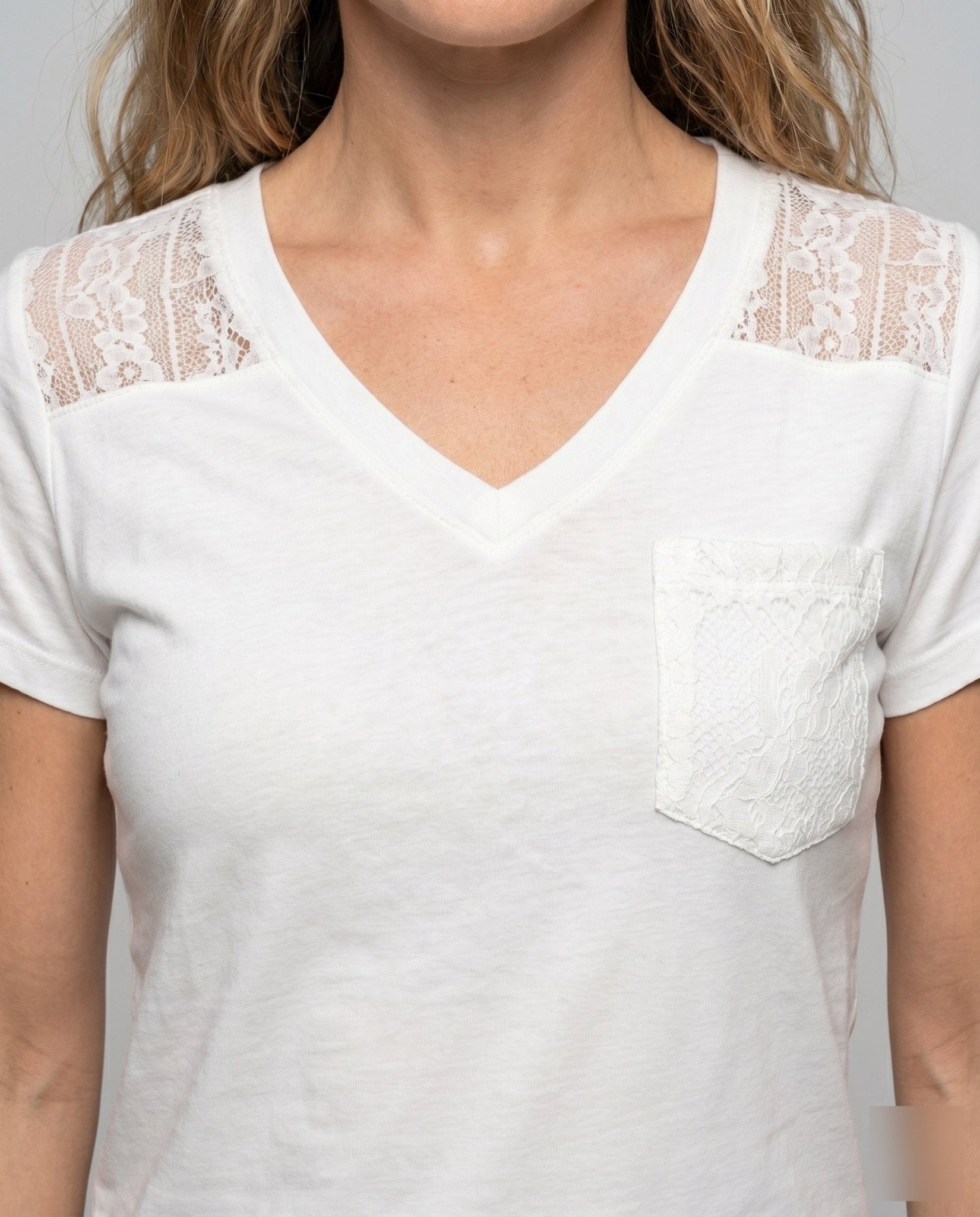 Women’s T-shirt with floral lace insert and V-neck - Chichicherry