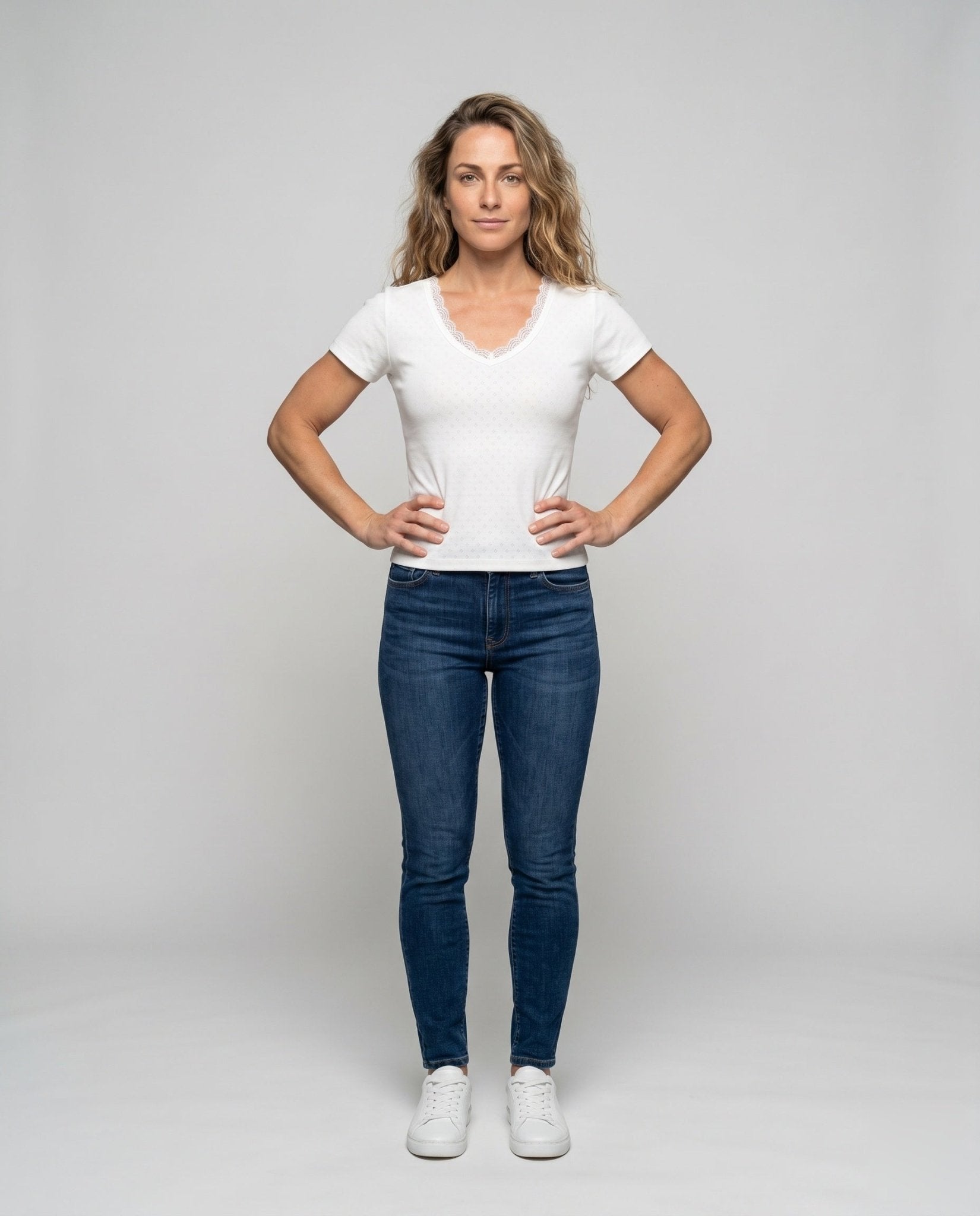 Women's T-shirt with lace collar and charming heart pendant - Chichicherry