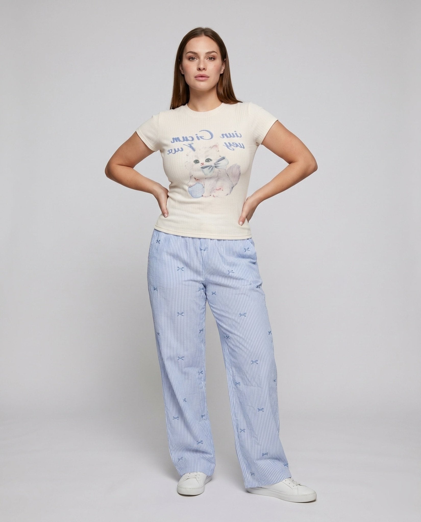 Women's T-shirt with playful cat design and ribbed fabric texture - Chichicherry