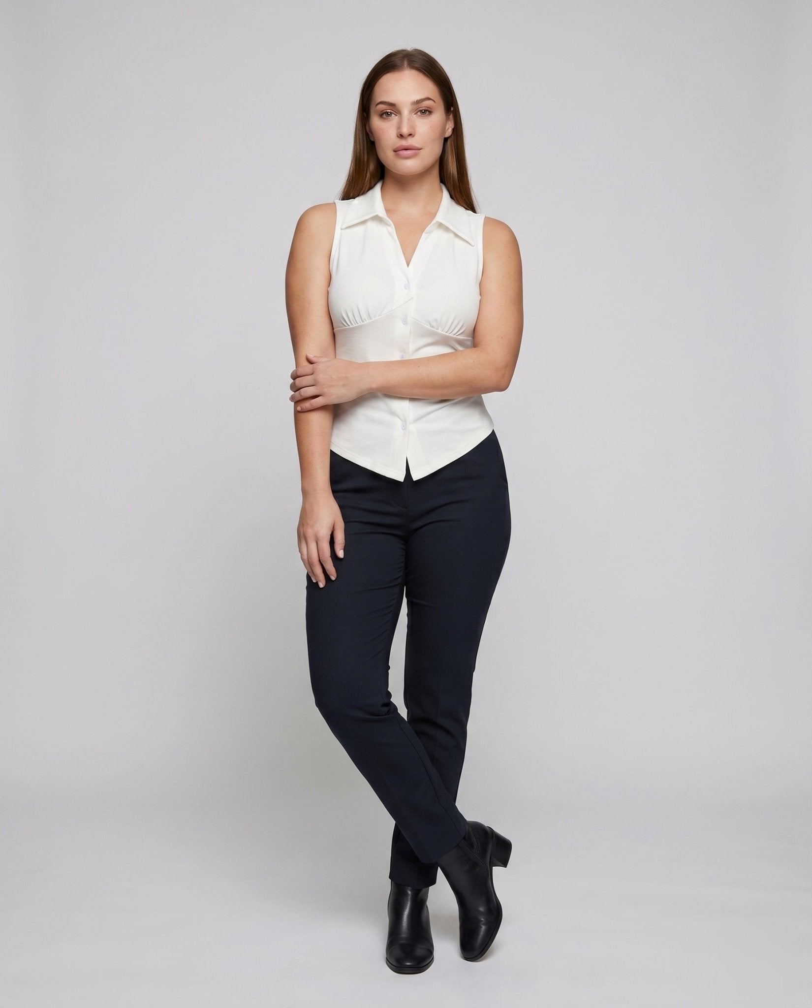 Women's tailored blouse with classic collar and refined details - Chichicherry