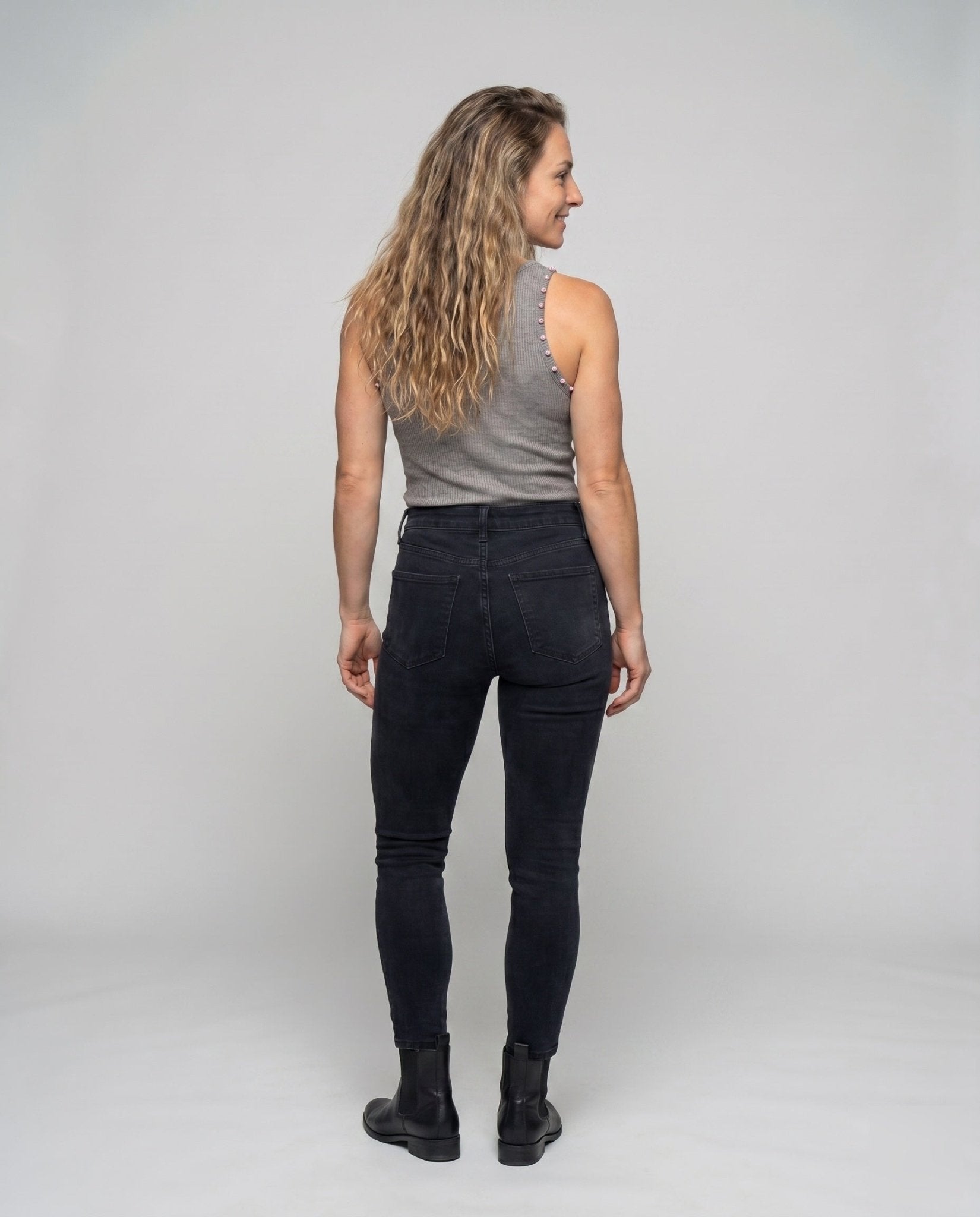 Women's tank top with creative lettering and stylish details - Chichicherry