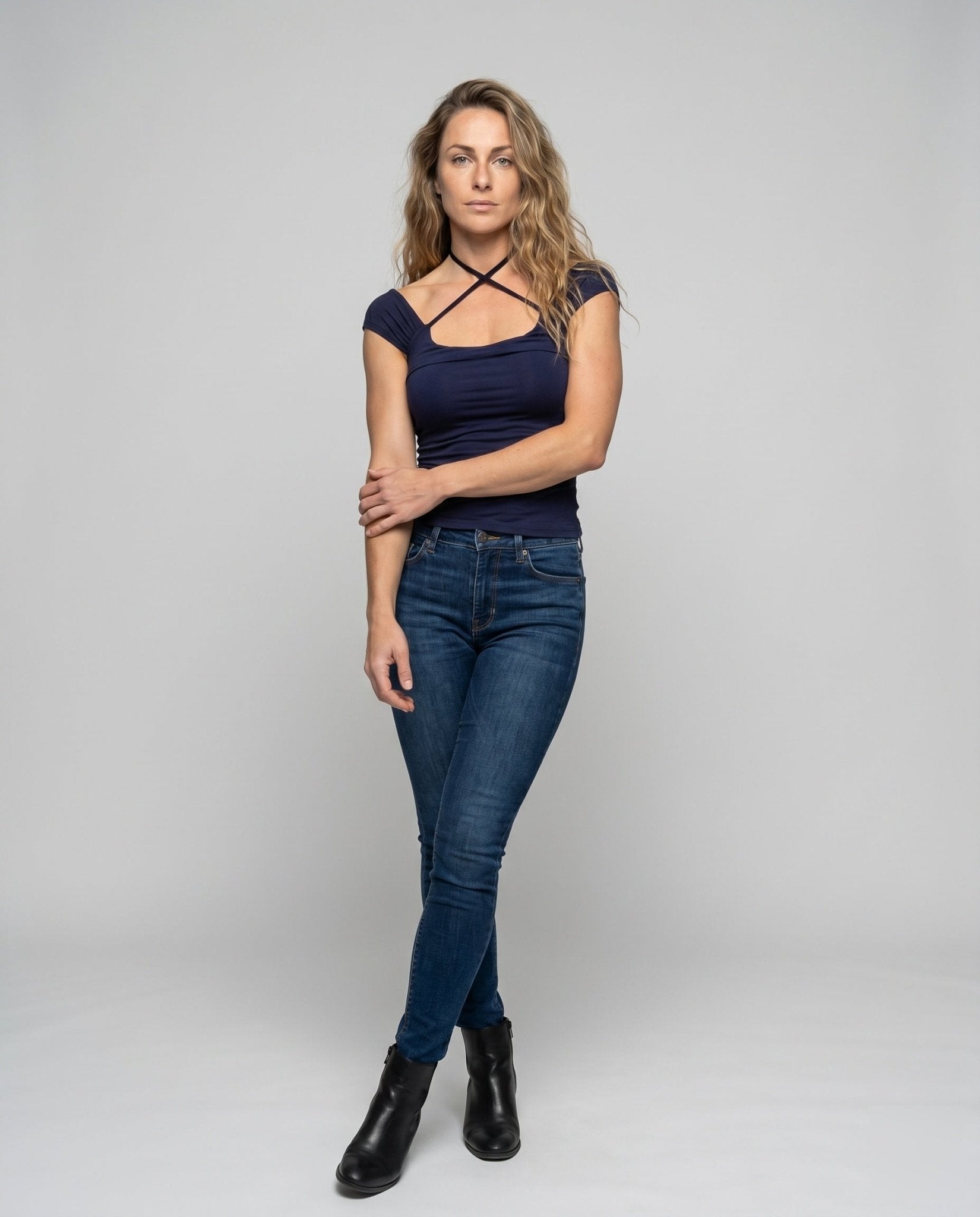 Women’s tank top with crisscross back and figure-hugging cut - Chichicherry