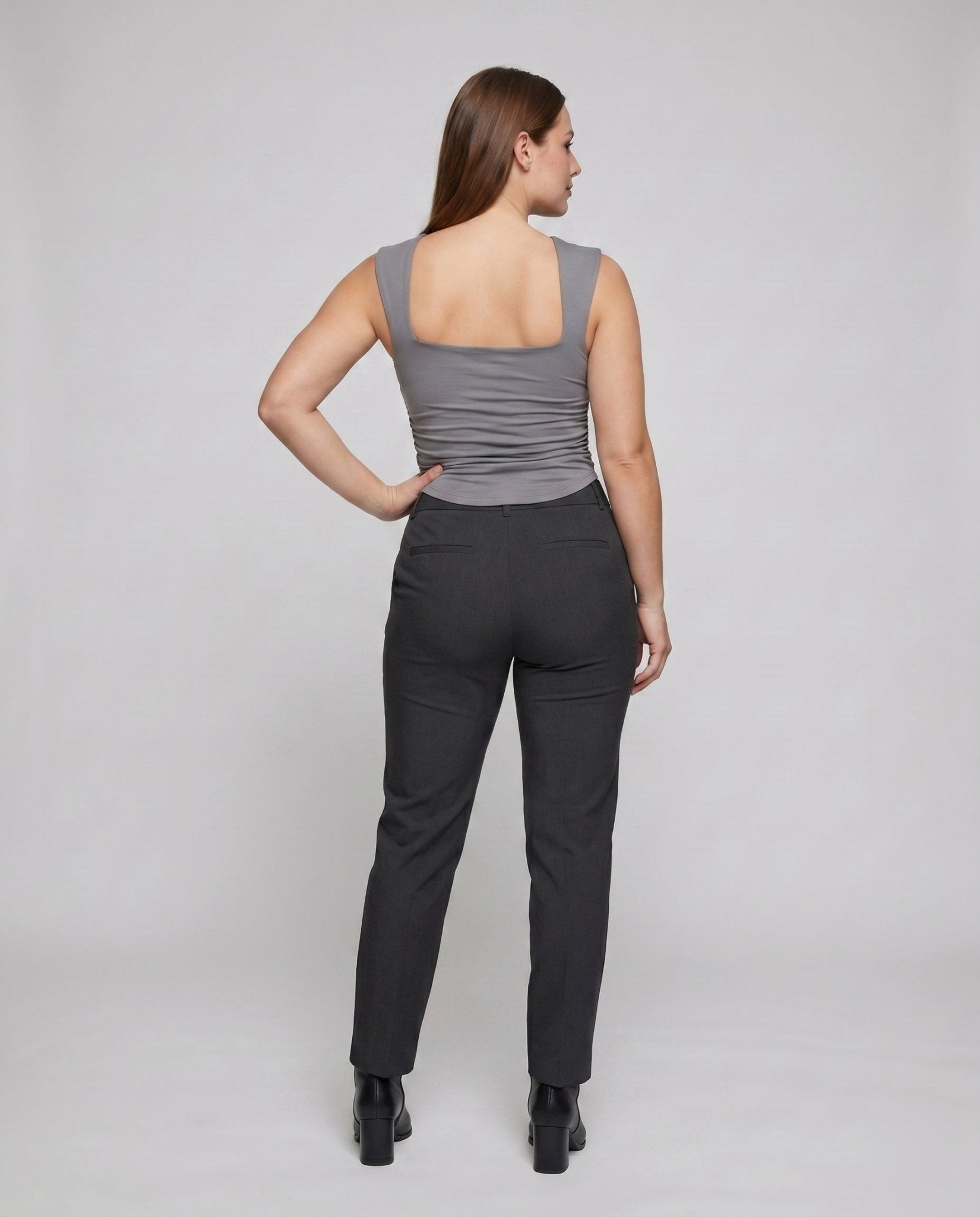 Women's tank top with square neckline and fitted cut - Chichicherry
