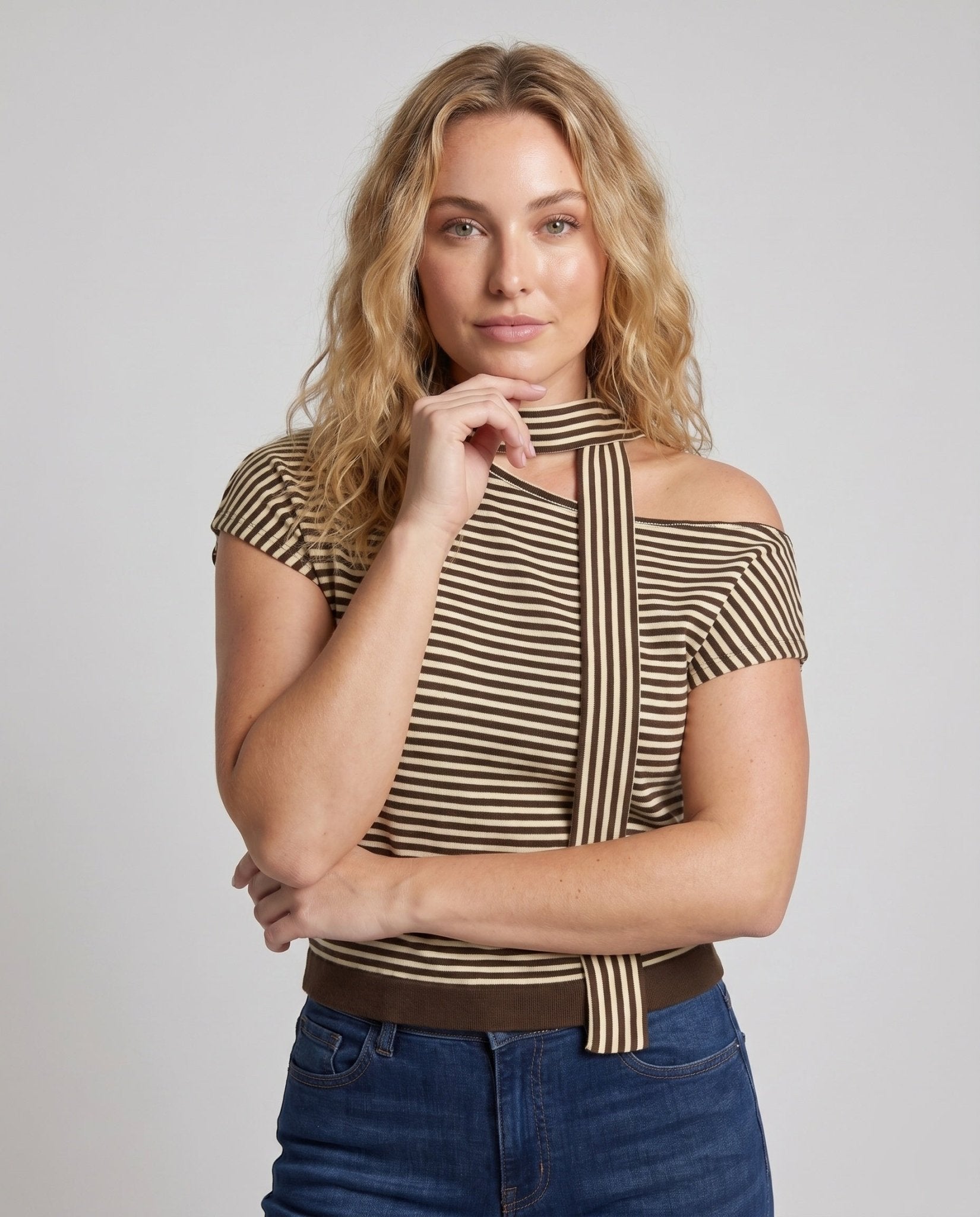 Women’s top with a trendy diagonal cut and decorative collar - Chichicherry