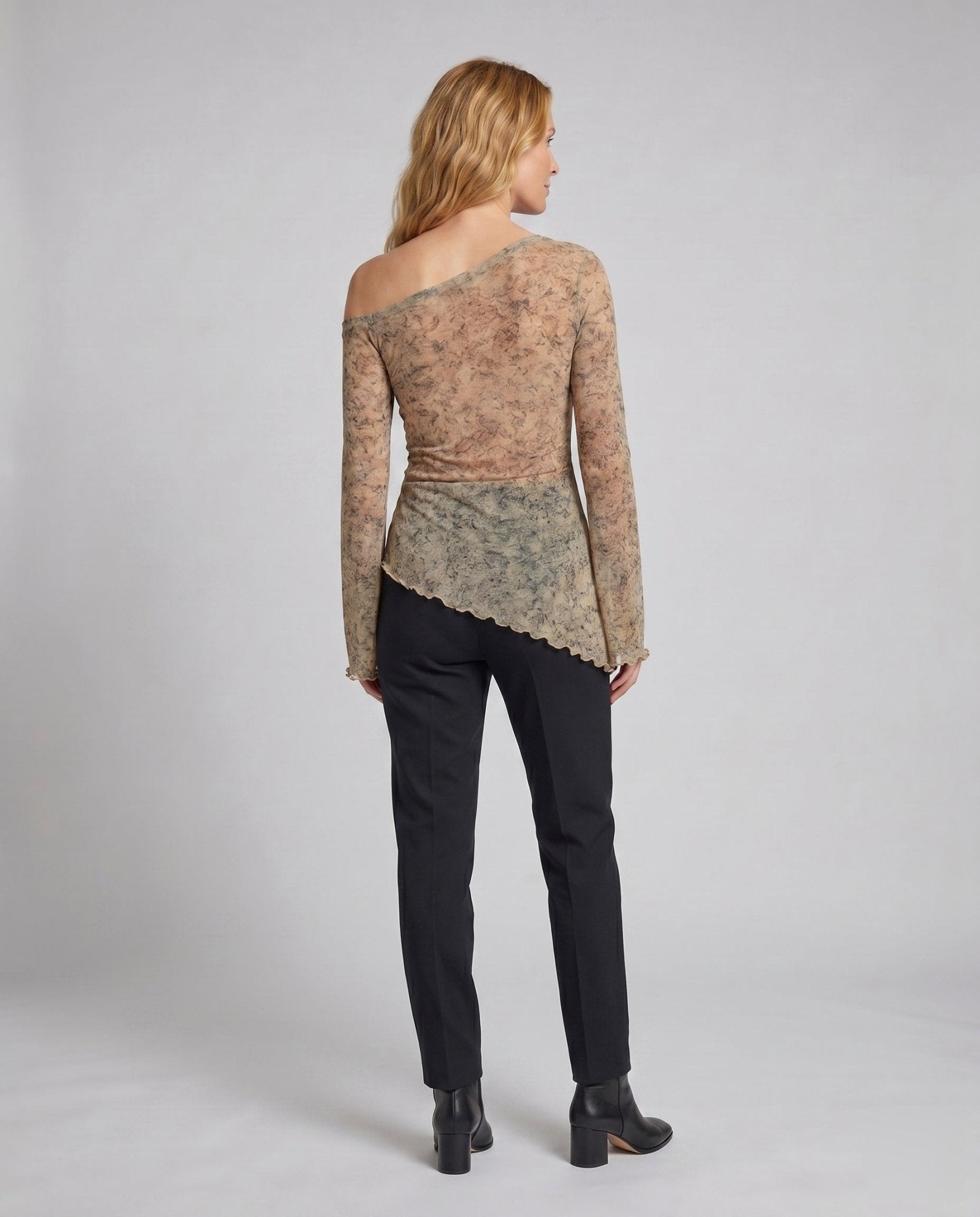 Women’s top with asymmetric cut and casual off-shoulder design - Chichicherry