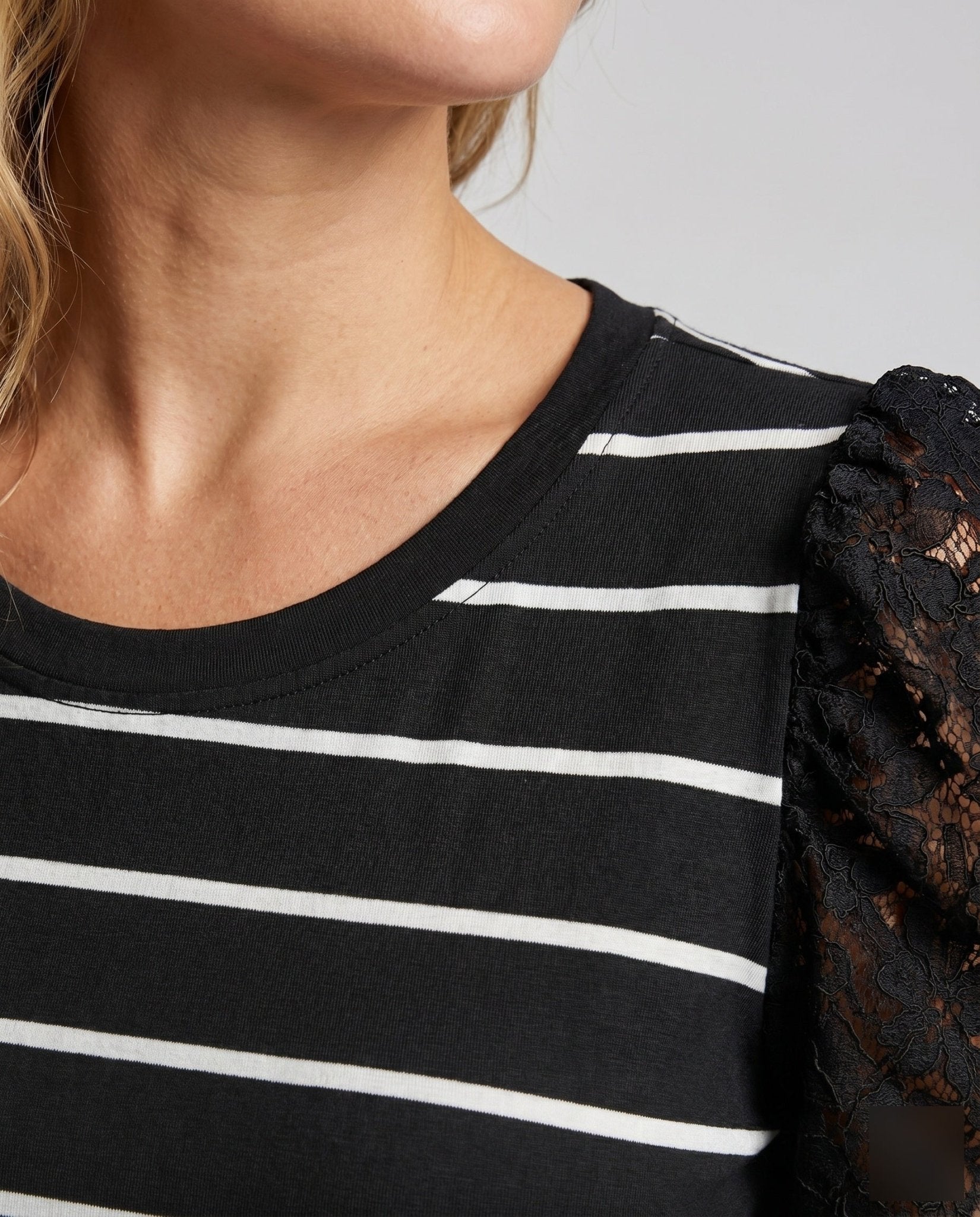 Women's top with fashionable puff sleeves and striped design - Chichicherry