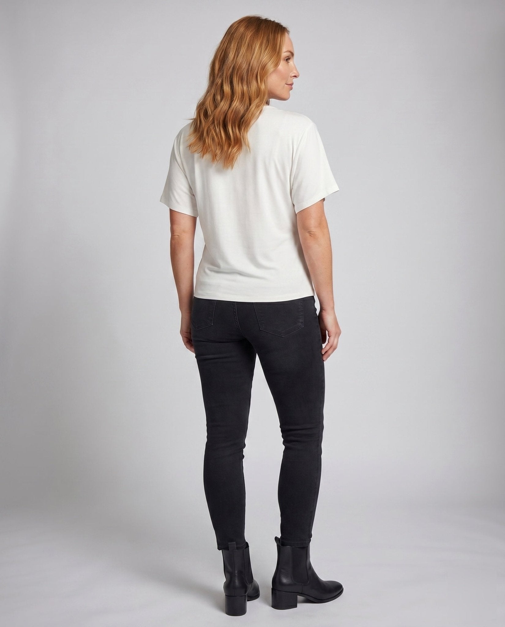 Women's top with flowing cut and playful draping detail - Chichicherry