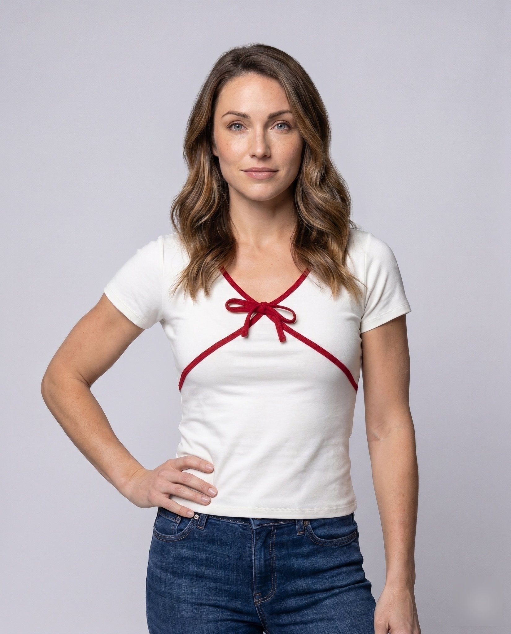 Women's top with playful bow neckline and figure-hugging fit - Chichicherry