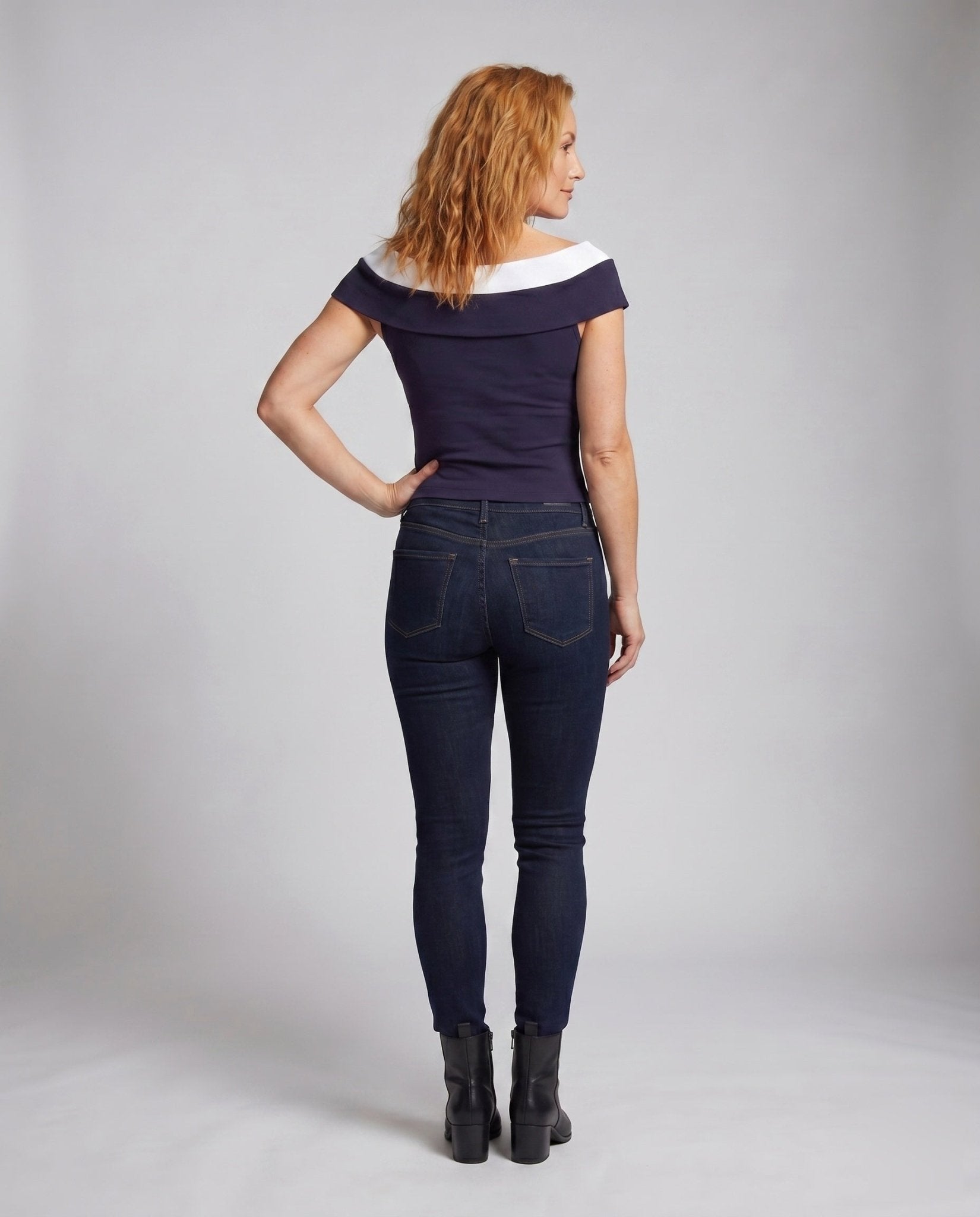 Women's top with stylish knot detail and deep V-neck - Chichicherry