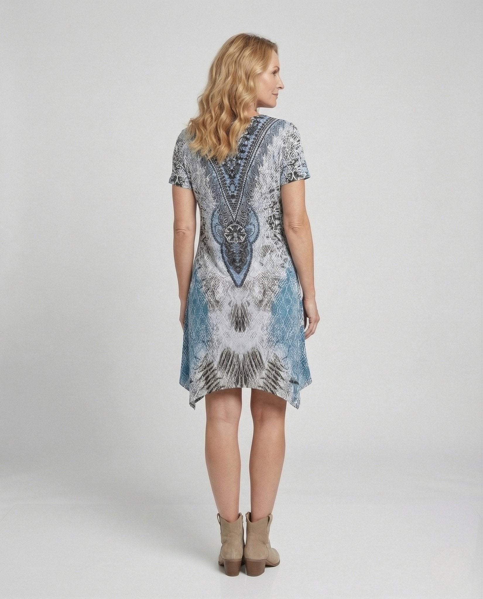 Women's tunic dress with ornament pattern and leg slit - Chichicherry