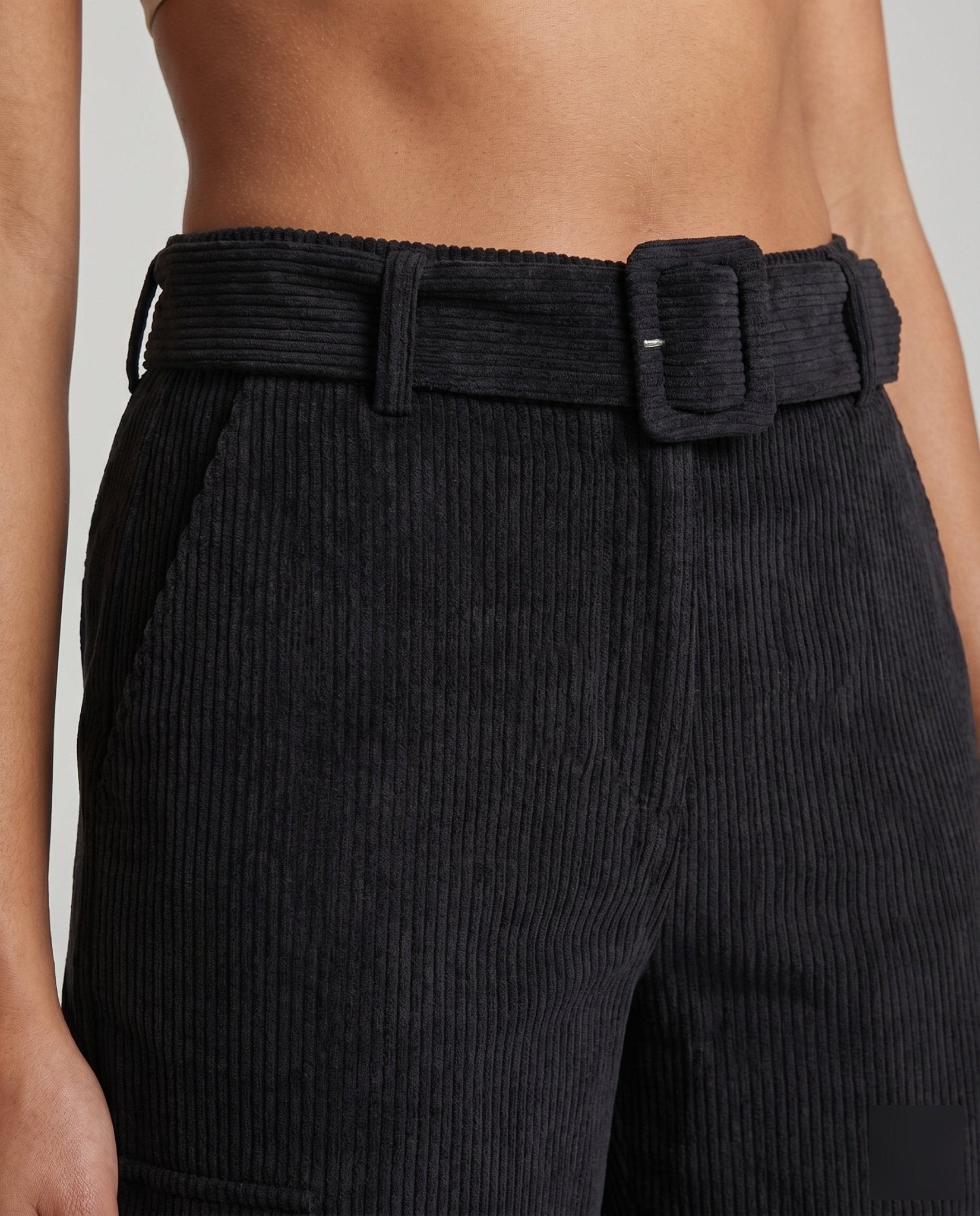 Women's wide cargo pants with comfortable elastic waistband and practical pockets - Chichicherry
