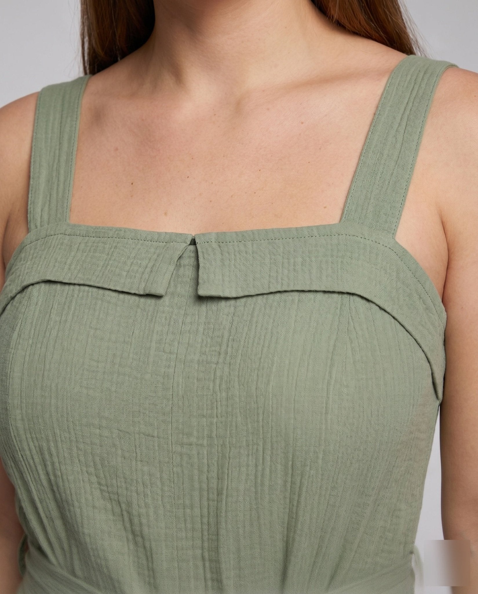 Women's wide jumpsuit with waist belt and square neckline - Chichicherry